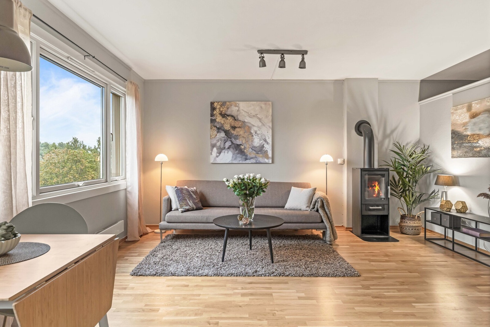 Nymalte overflater. Galleribilde