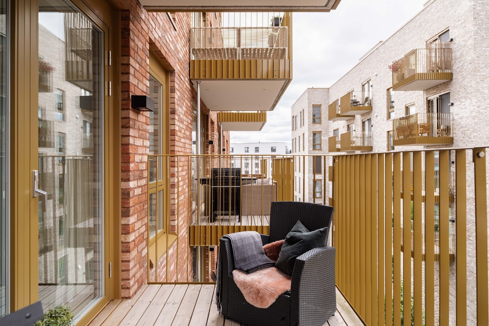 Balkongen er 6 m² og har god plass til utemøbler og grill. Galleribilde