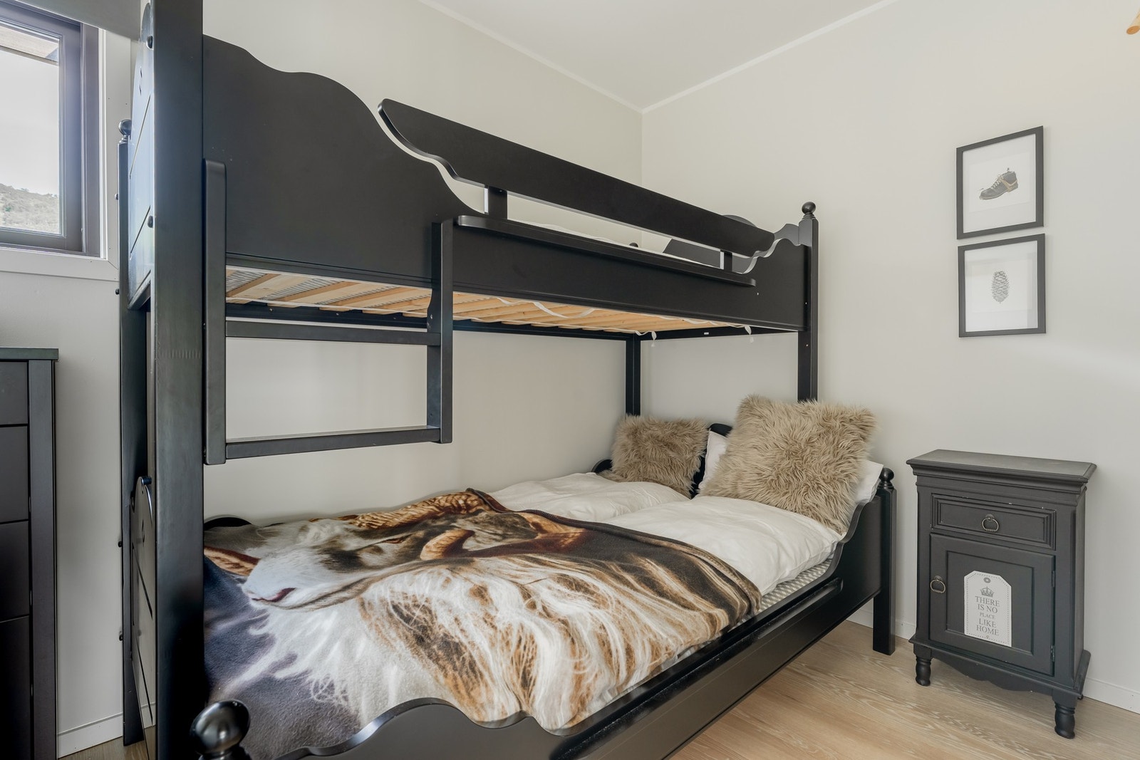 Det andre soverommet måles til 6,4 kvm. og har også god plass til seng, nattbord og garderobe. Galleribilde