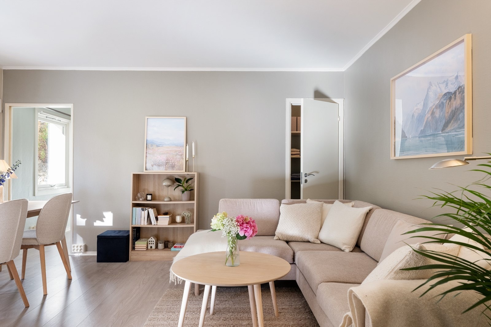 Bak soverommet finner man walk-in/bod Galleribilde