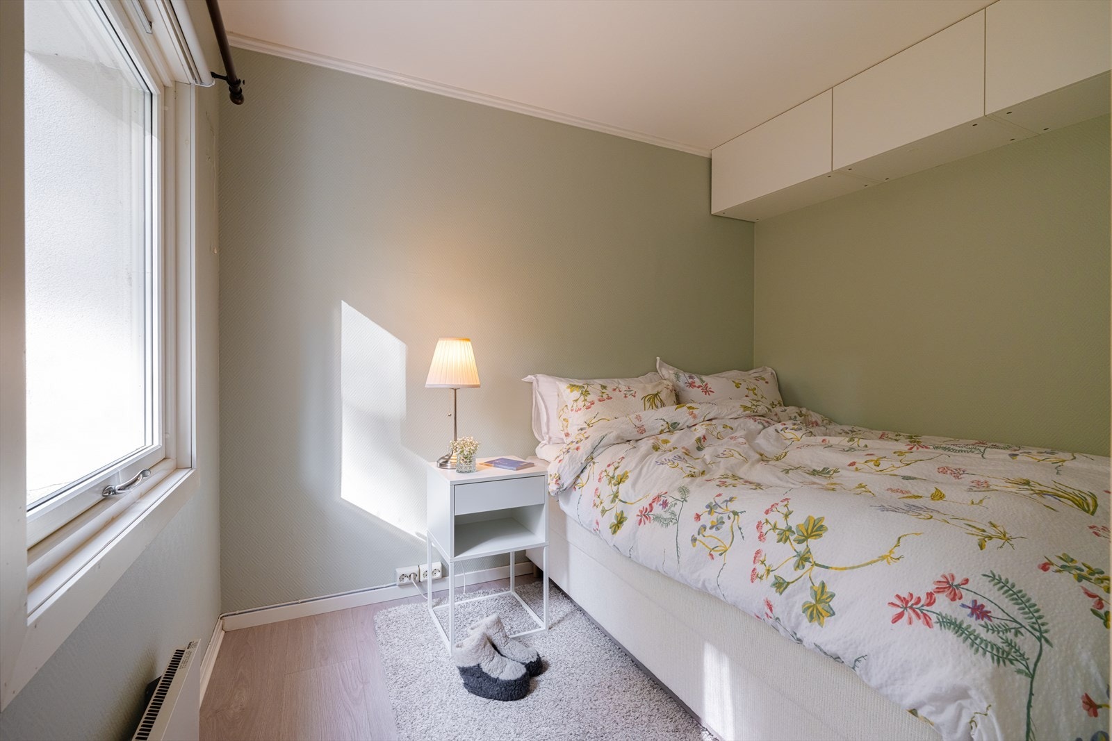 Soverom har god plass til dobbeltseng og rikelig med garderobe. Galleribilde