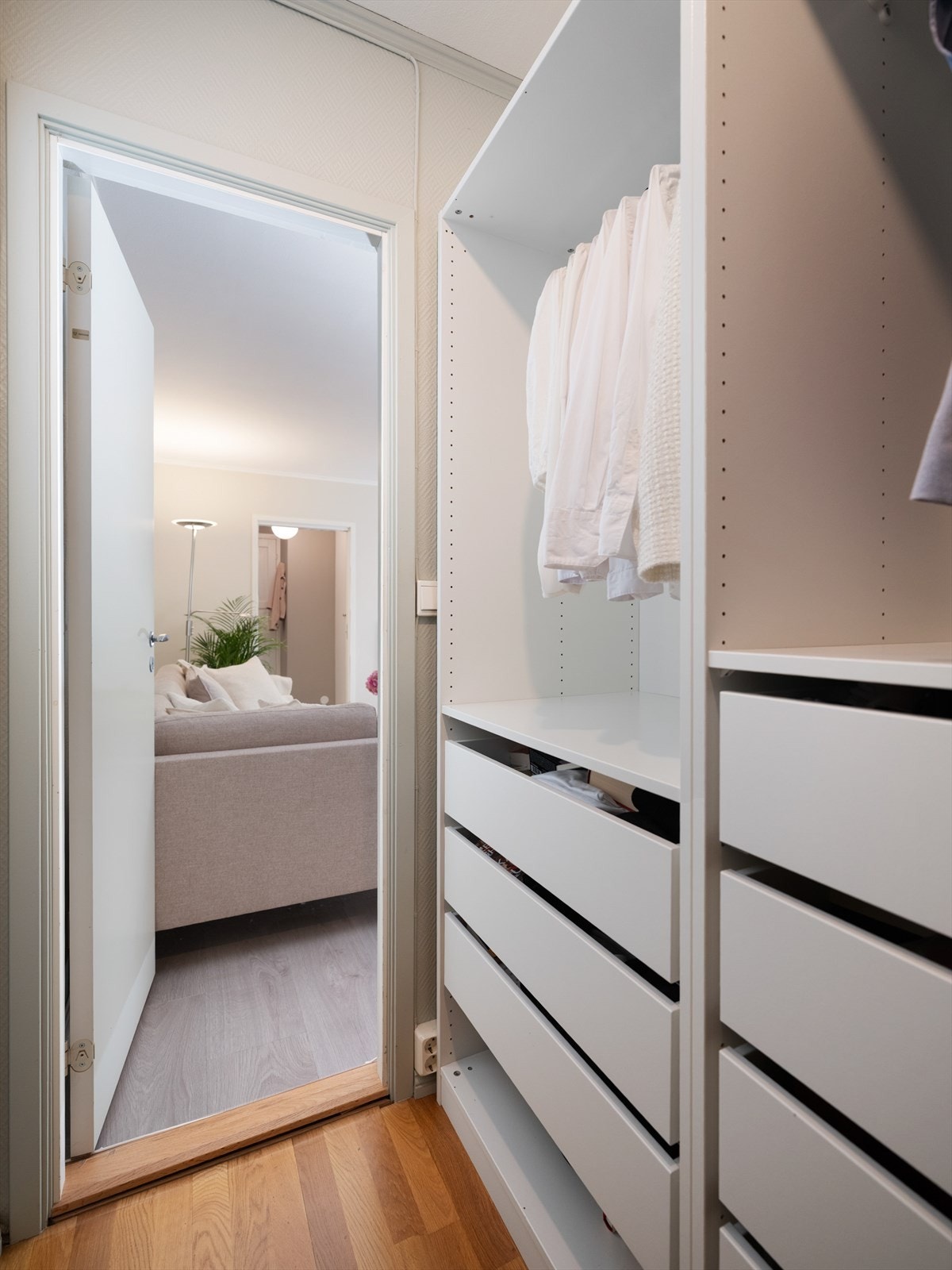 I et nabolag som er preget med lite bodplass er det rikelig i denne boligen Galleribilde