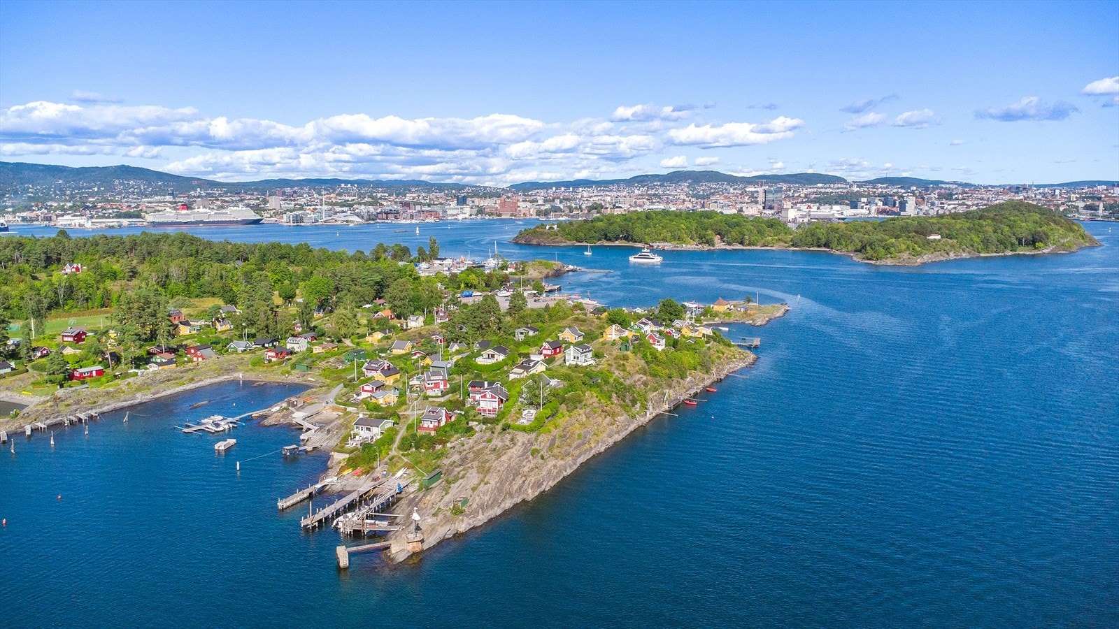 Panoramautsikt som strekker seg fra Hovedøya og inn mot Aker Brygge. Galleribilde