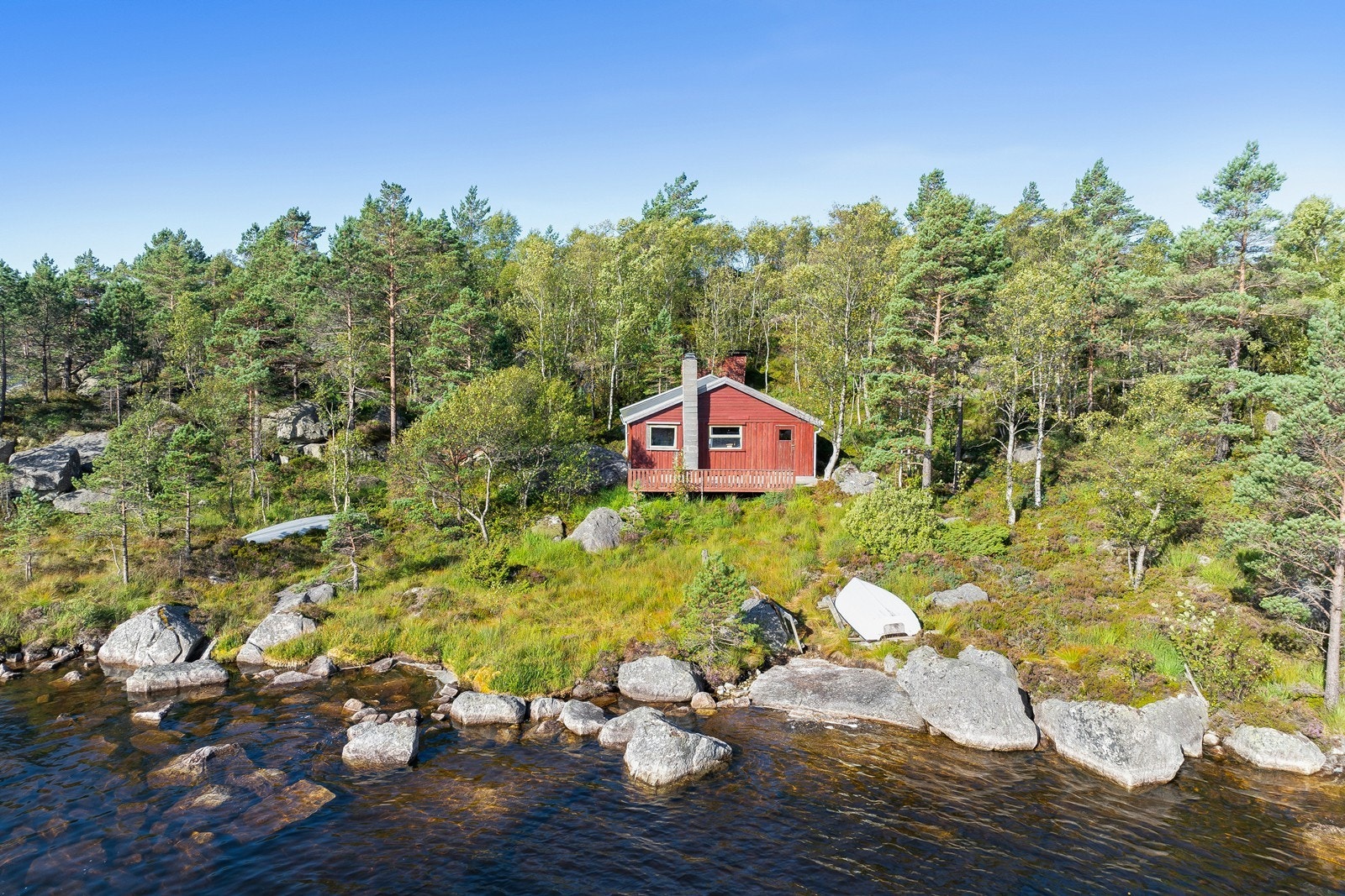 En sjelden beliggenhet hvor naturen omgir eiendommen fra alle kanter. Galleribilde