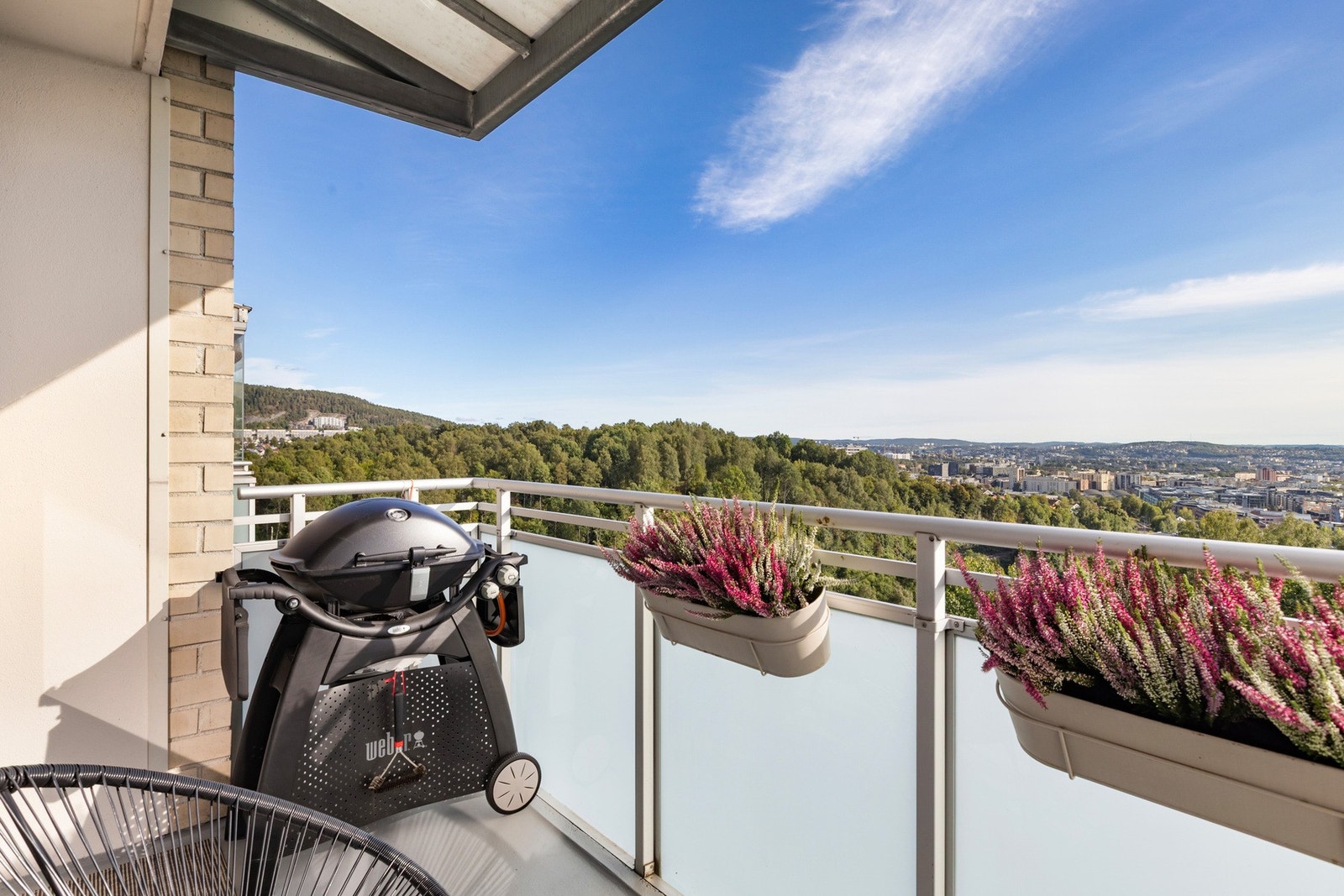 Balkongen måler 5 kvm og har en fantastisk utsikt over Oslo Galleribilde