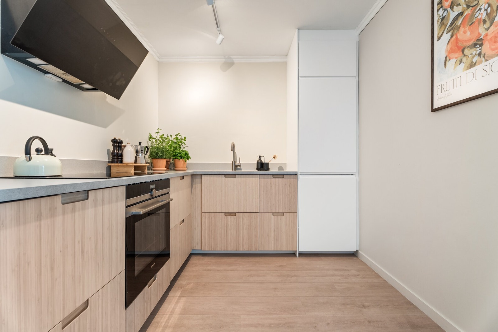 Kjøkkenet har innredning fra IKEA fra 2022. Galleribilde