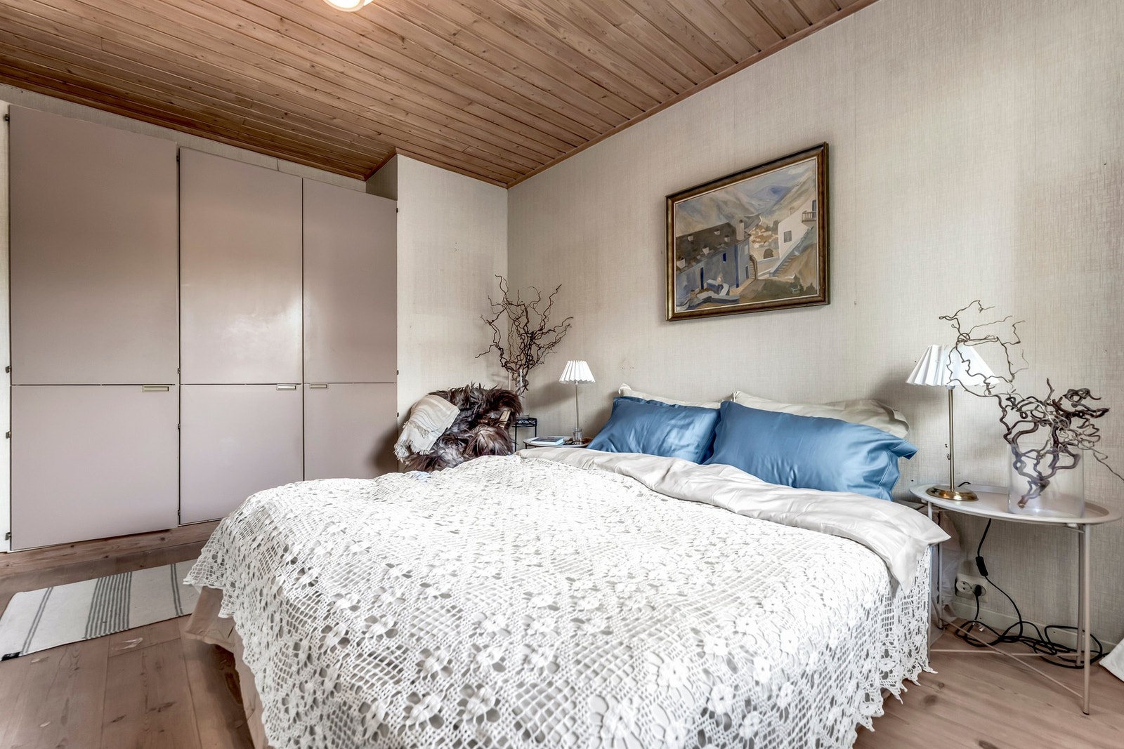 Større garderobe for oppbevaring Galleribilde