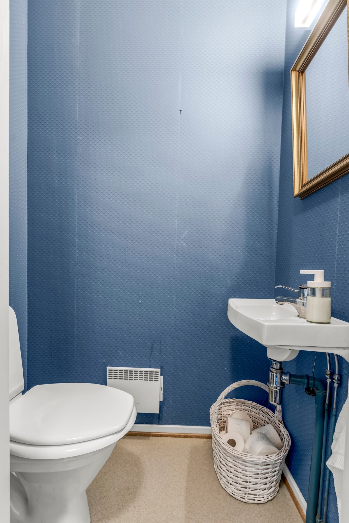 Wc'en er tilknyttet entrèen. Galleribilde