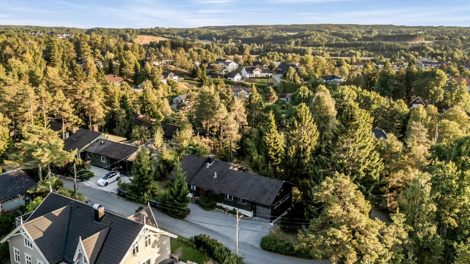 Boligen ligger fint til omkranset av grøntareal og med gangavstand til sentrum Galleribilde