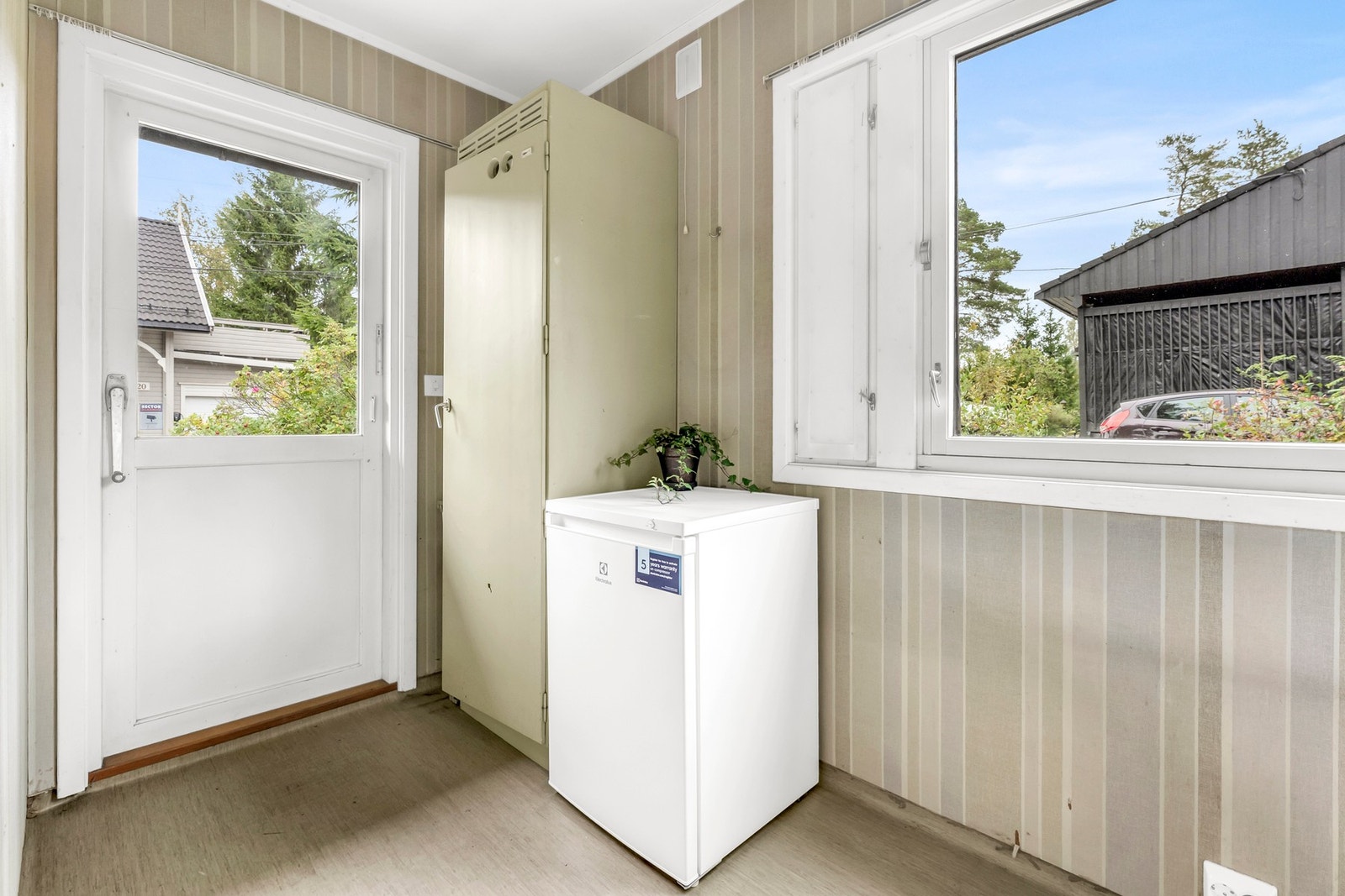 Praktisk vaskerom med egen inngang fra gårdsplassen Galleribilde
