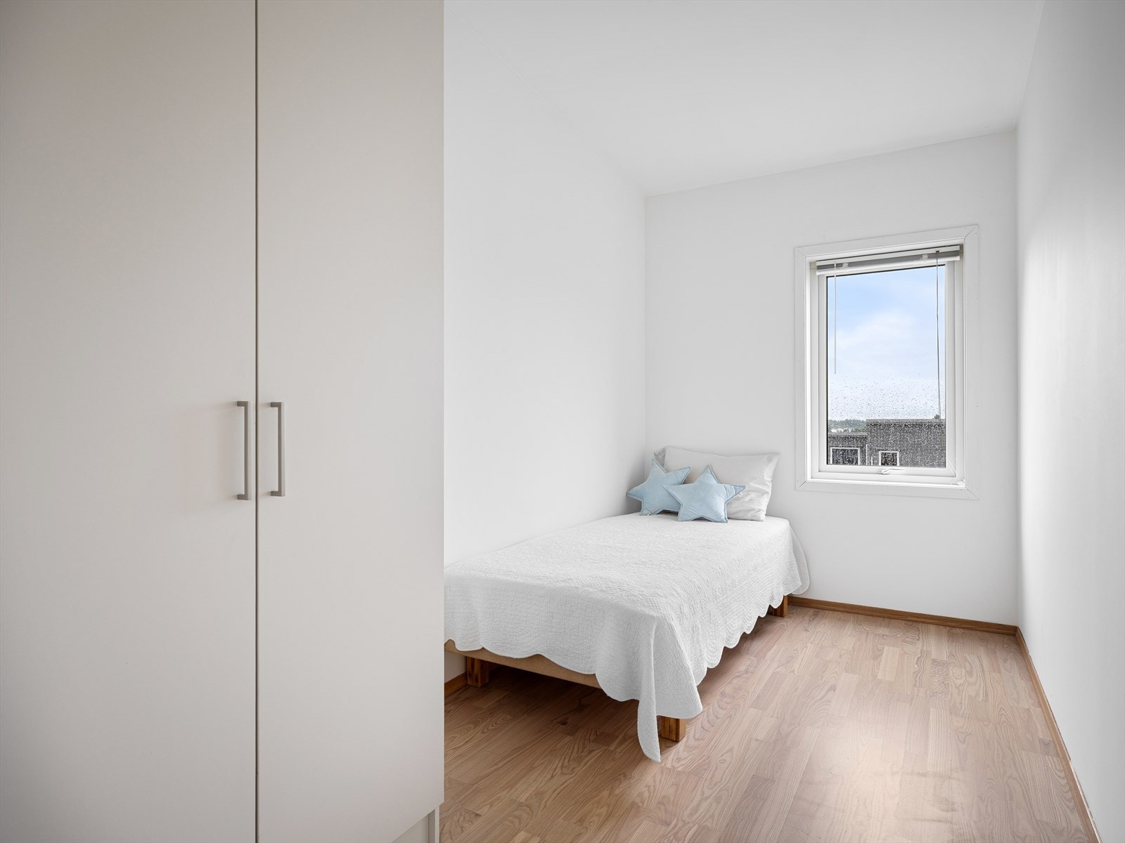 God plass til garderobeskap på soverommene. Galleribilde