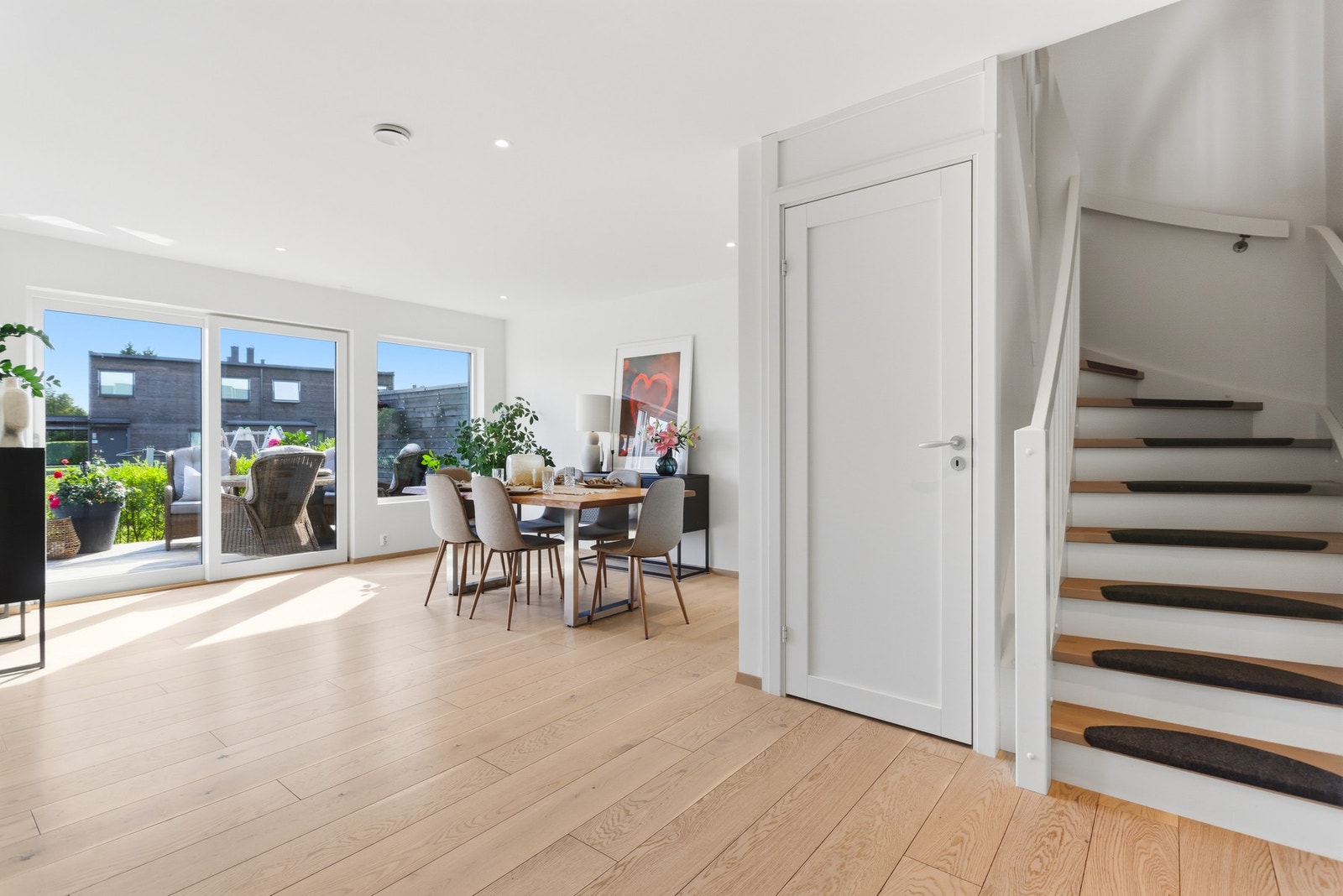 Som tilvalg er trappen tettet igjen for å få en meget praktisk bod. Galleribilde