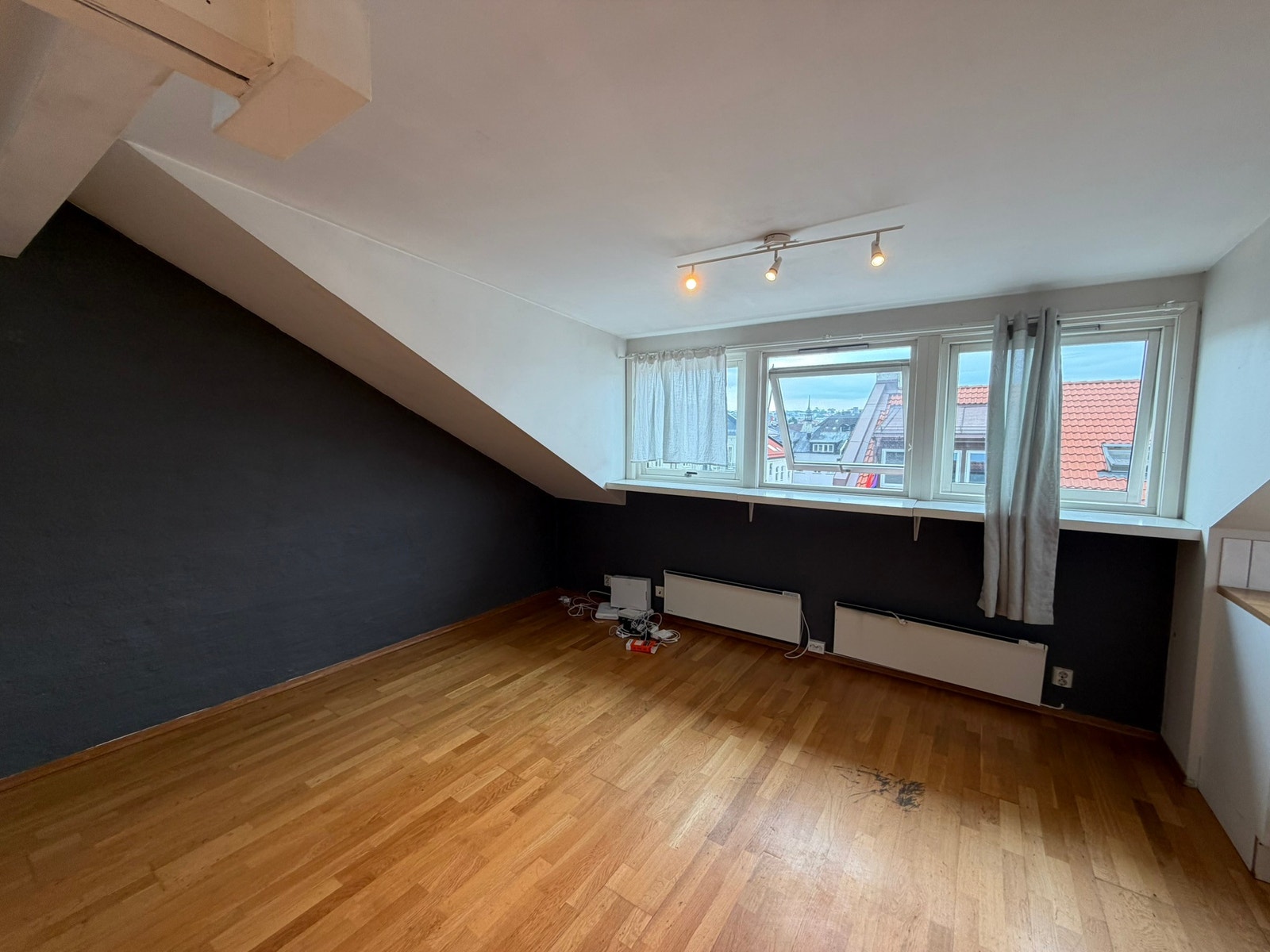 Stor stue med gode møbleringsmuligheter Galleribilde