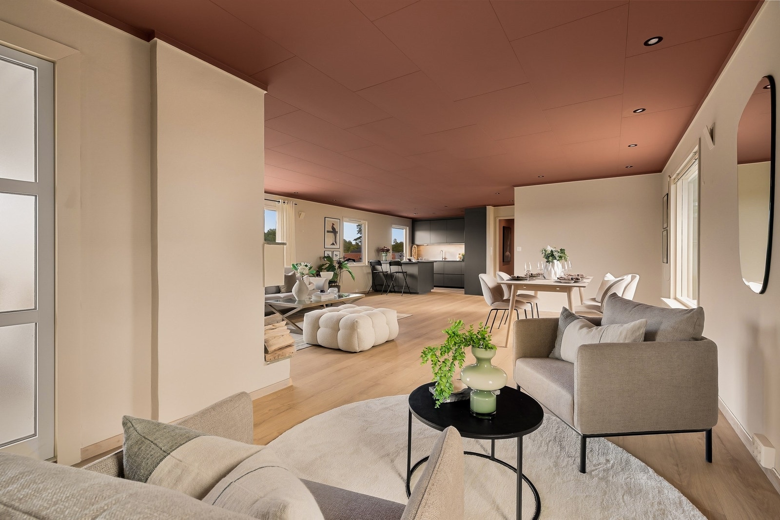 Totalt er det montert to varmepumper i boligen. En i boligens 2. etasje og en i 1. etasje. Galleribilde
