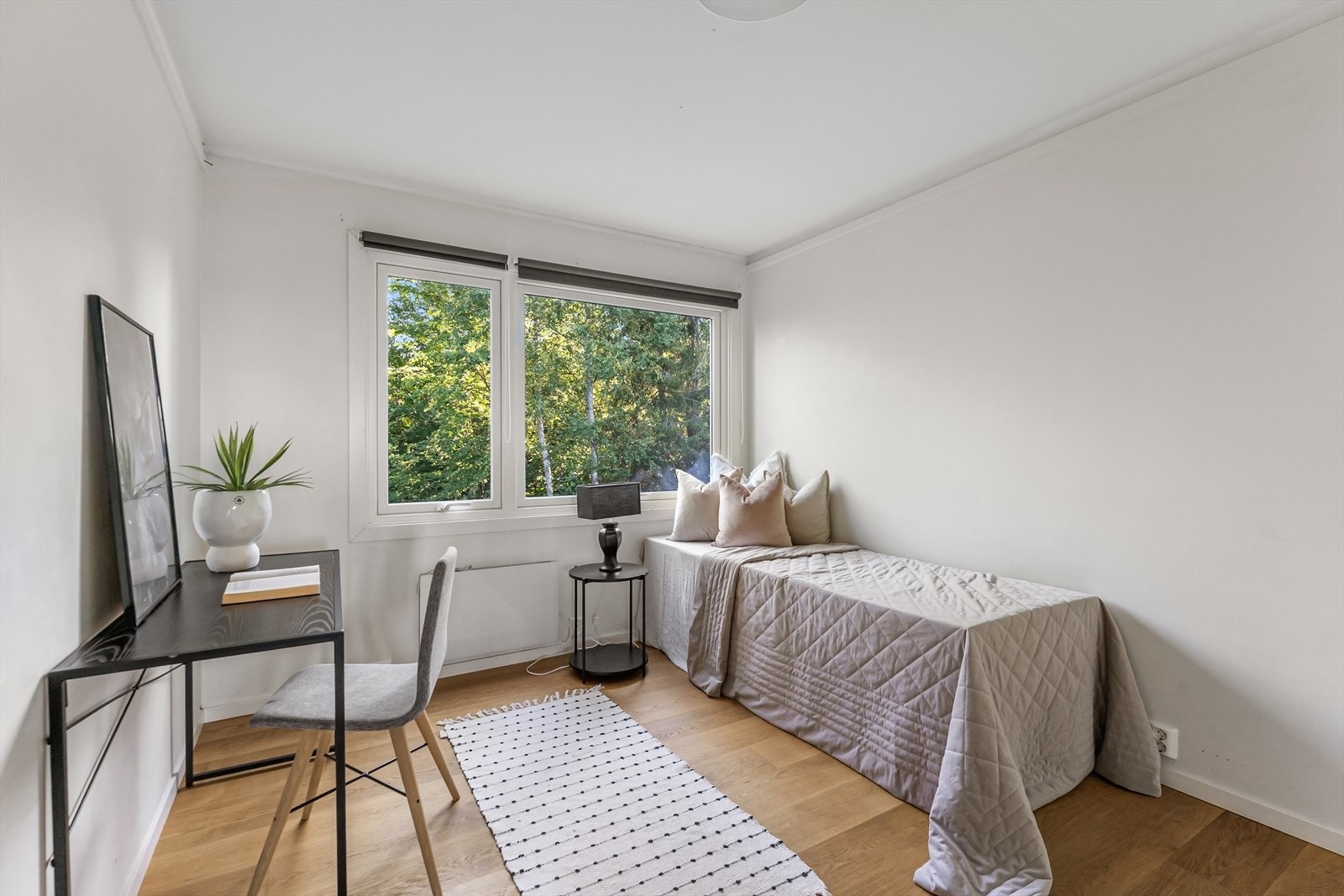Soverom 2 passer perfekt som et ekstra soverom, kontor eller barnerom, alt etter behov. Galleribilde