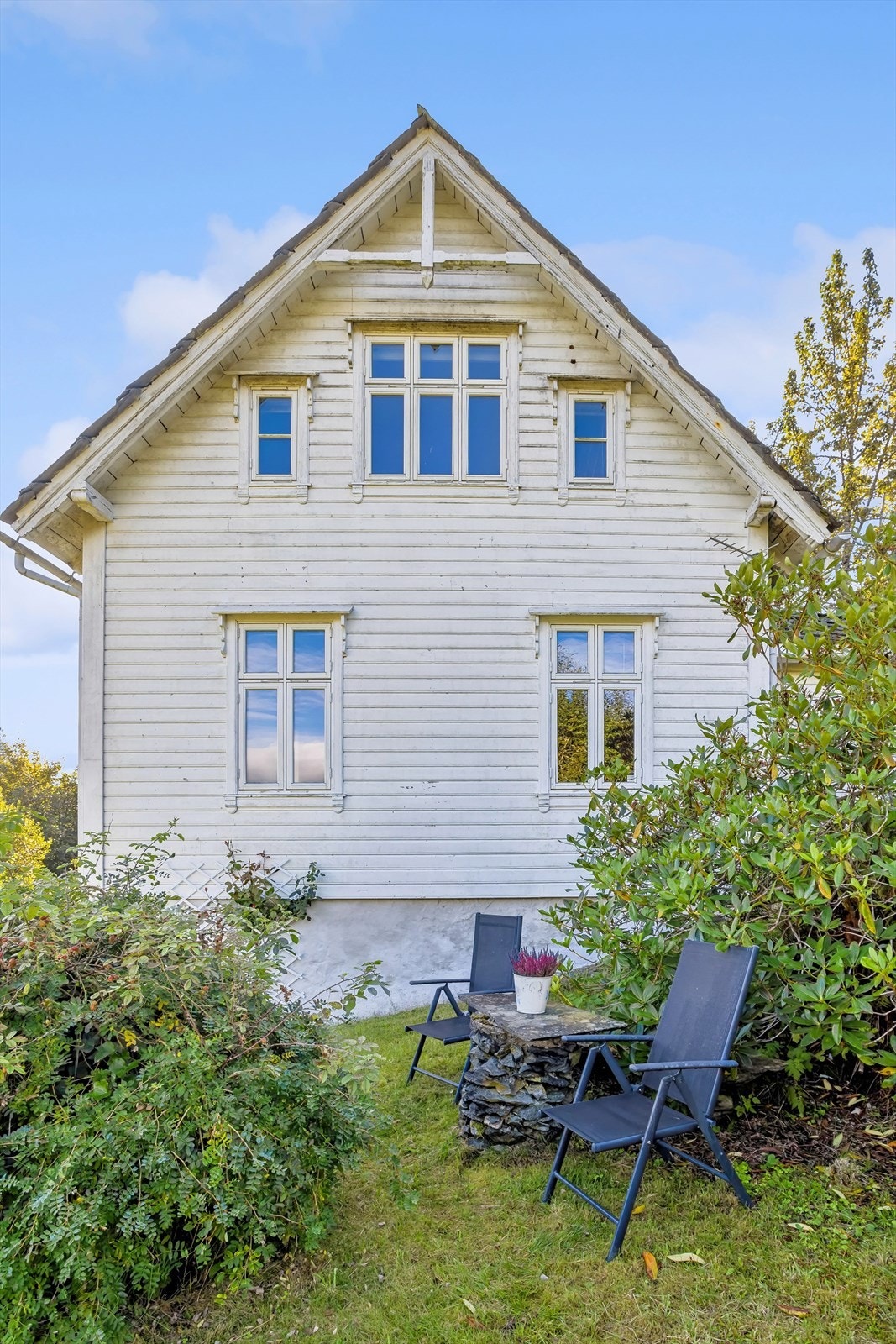 Boligen fikk ny kledning, vinduer og isolasjon på alle vegger også i 2008 Galleribilde