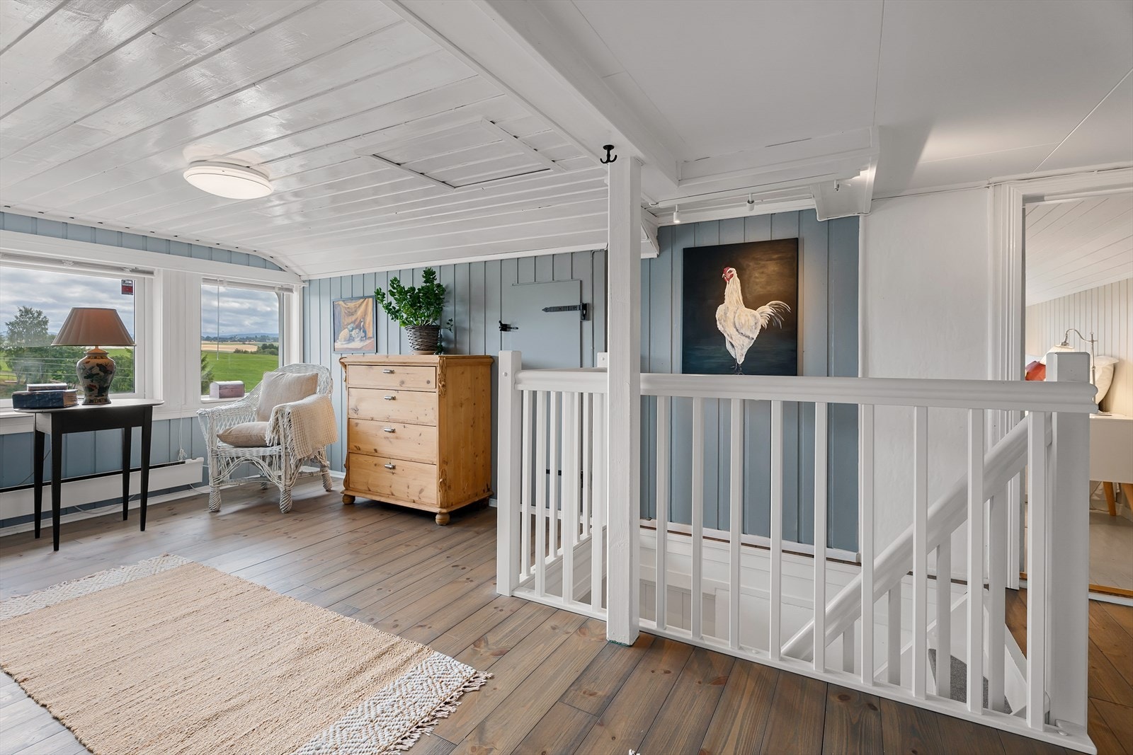 Rommet har tregulv og panelkledde vegger. Galleribilde