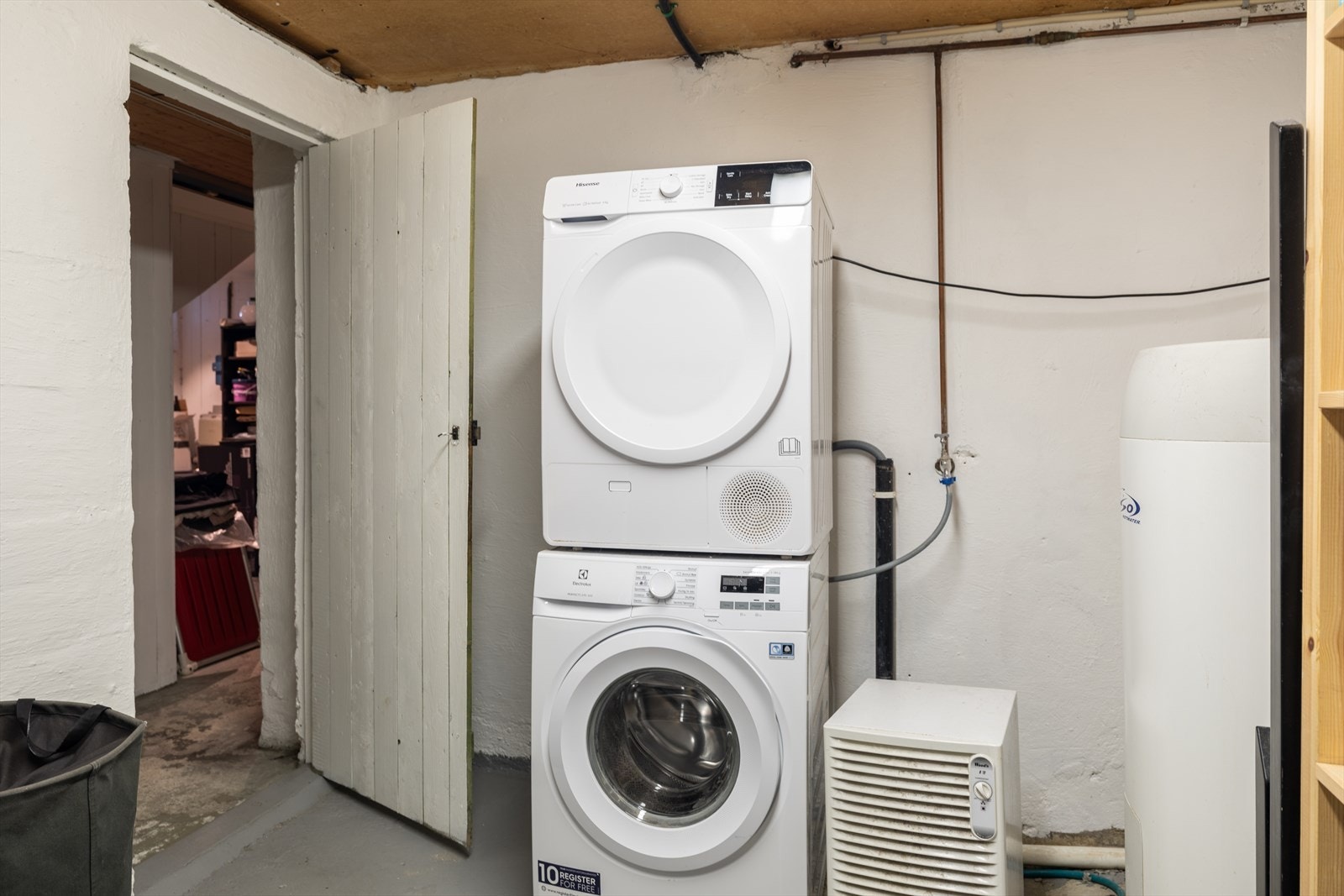 Videre er det vaskerom i kjelleren på 10m², samt to boder på hhv 13m² og 5m² - perfekt for en hektisk hverdag og ekstra lagringsplass. Galleribilde