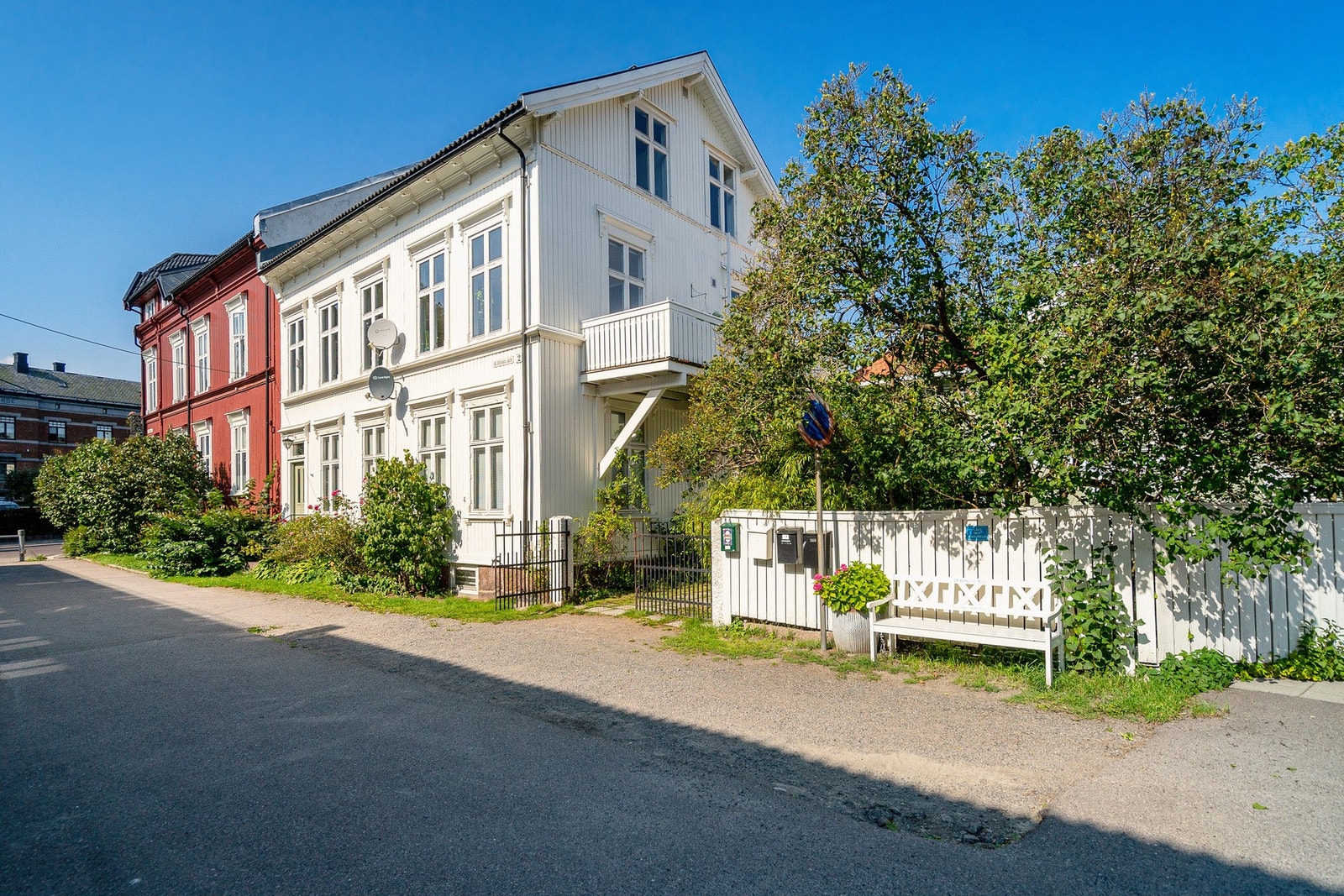 Leiligheten går over 2. og 3.etasje og fremstår som svært flott! Galleribilde