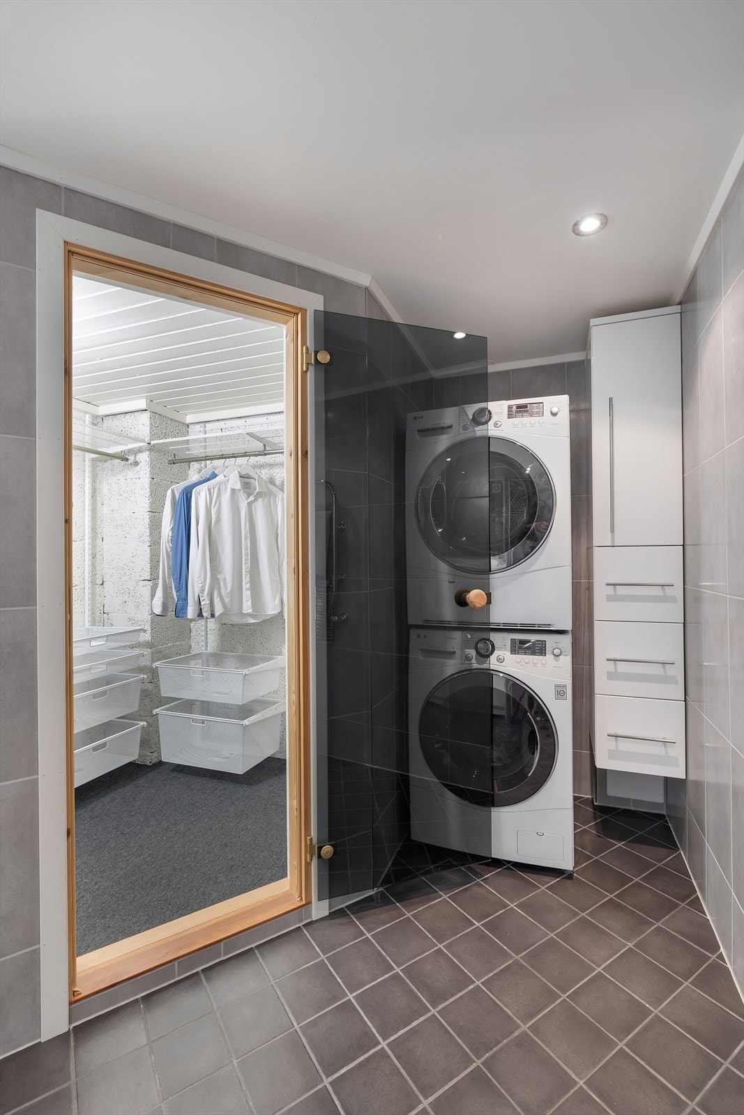 Tidligere badstue ombygget til walk-in-closet Galleribilde