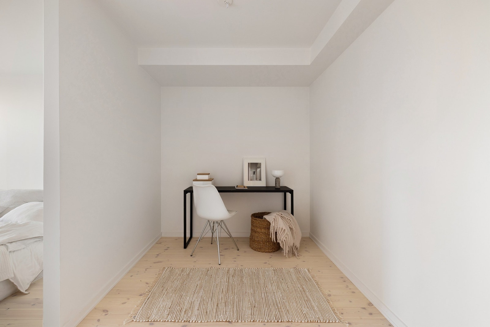 Soverommets indre del er som skapt for garderobe-/oppbevaringsmøbler. Galleribilde