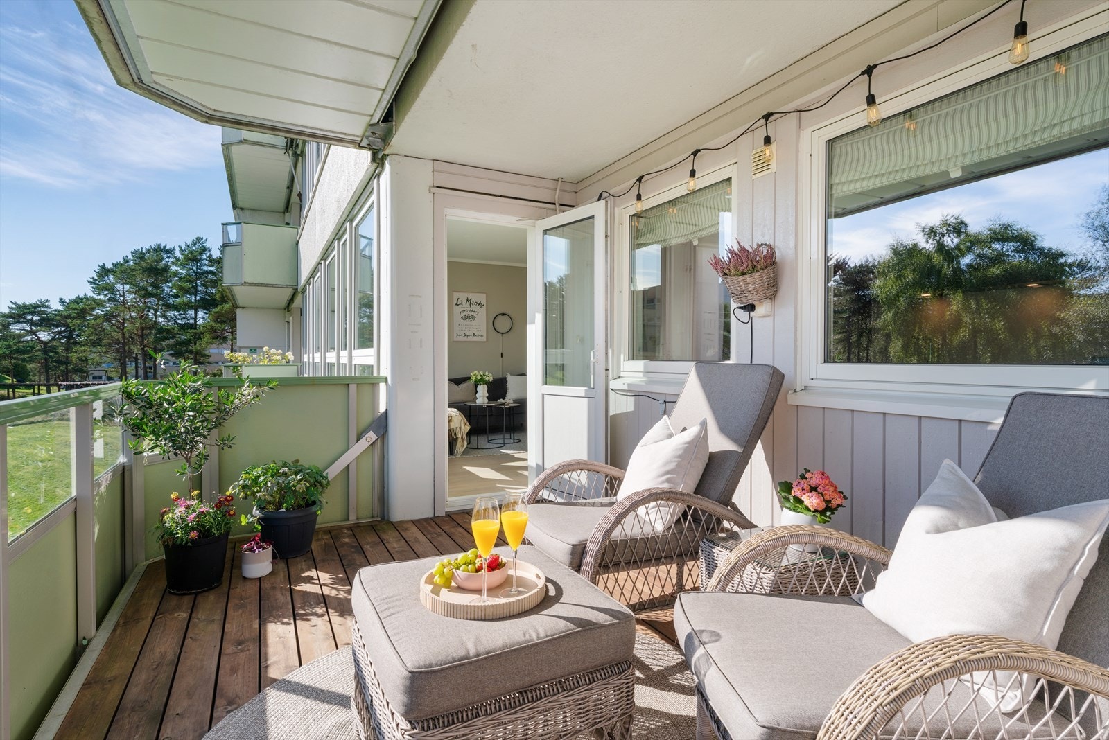 - I 2022 ble det lagt nye terrassebord på balkongen - Galleribilde