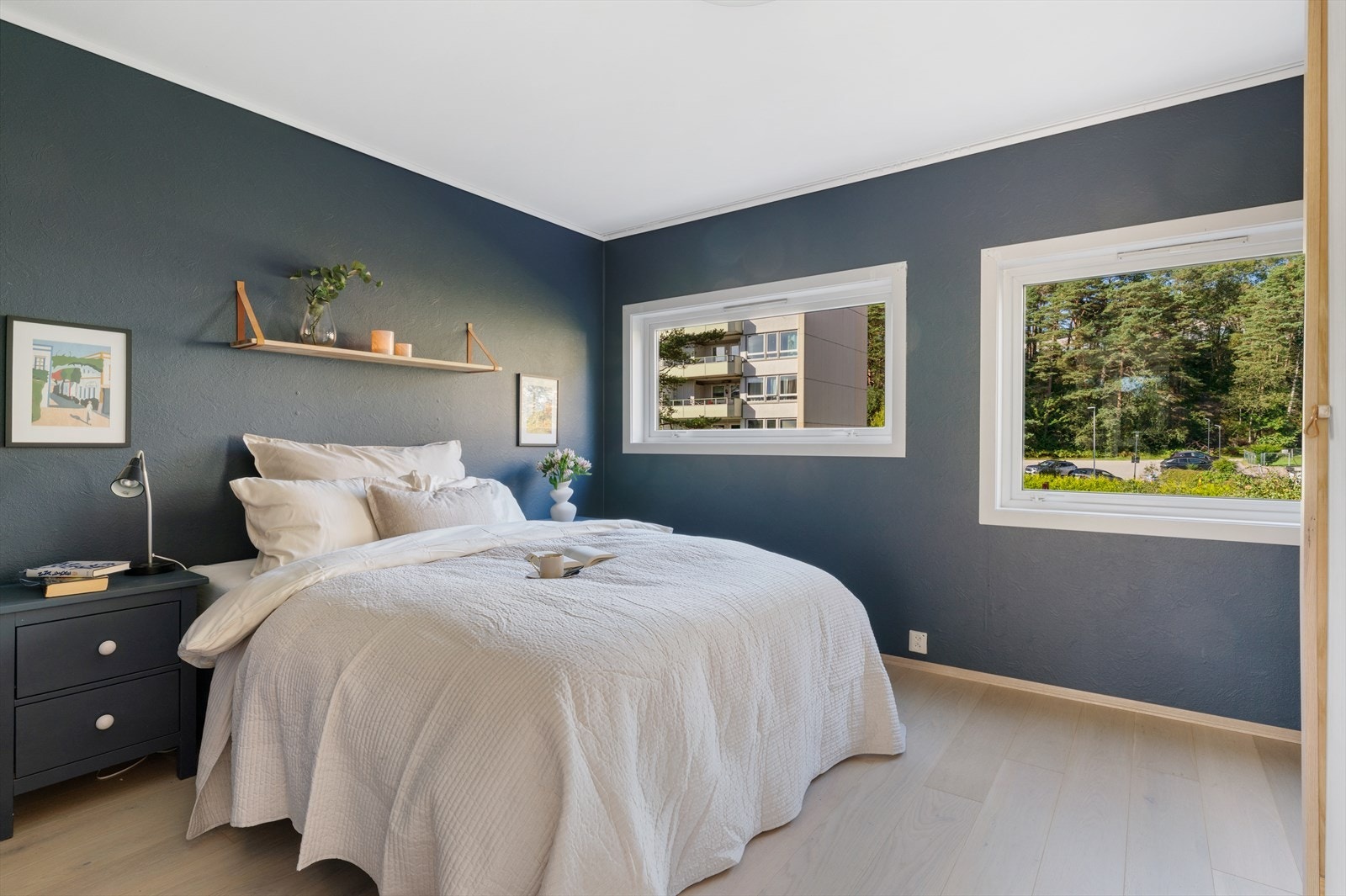 - Leiligheten har to soverom som måler 13,2 m² og 12,9 m² - Galleribilde