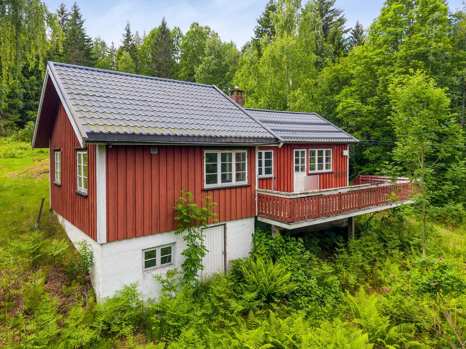Boligen ble tilbygget i 1998 med nytt kjøkken, soverom og toalettrom. Galleribilde