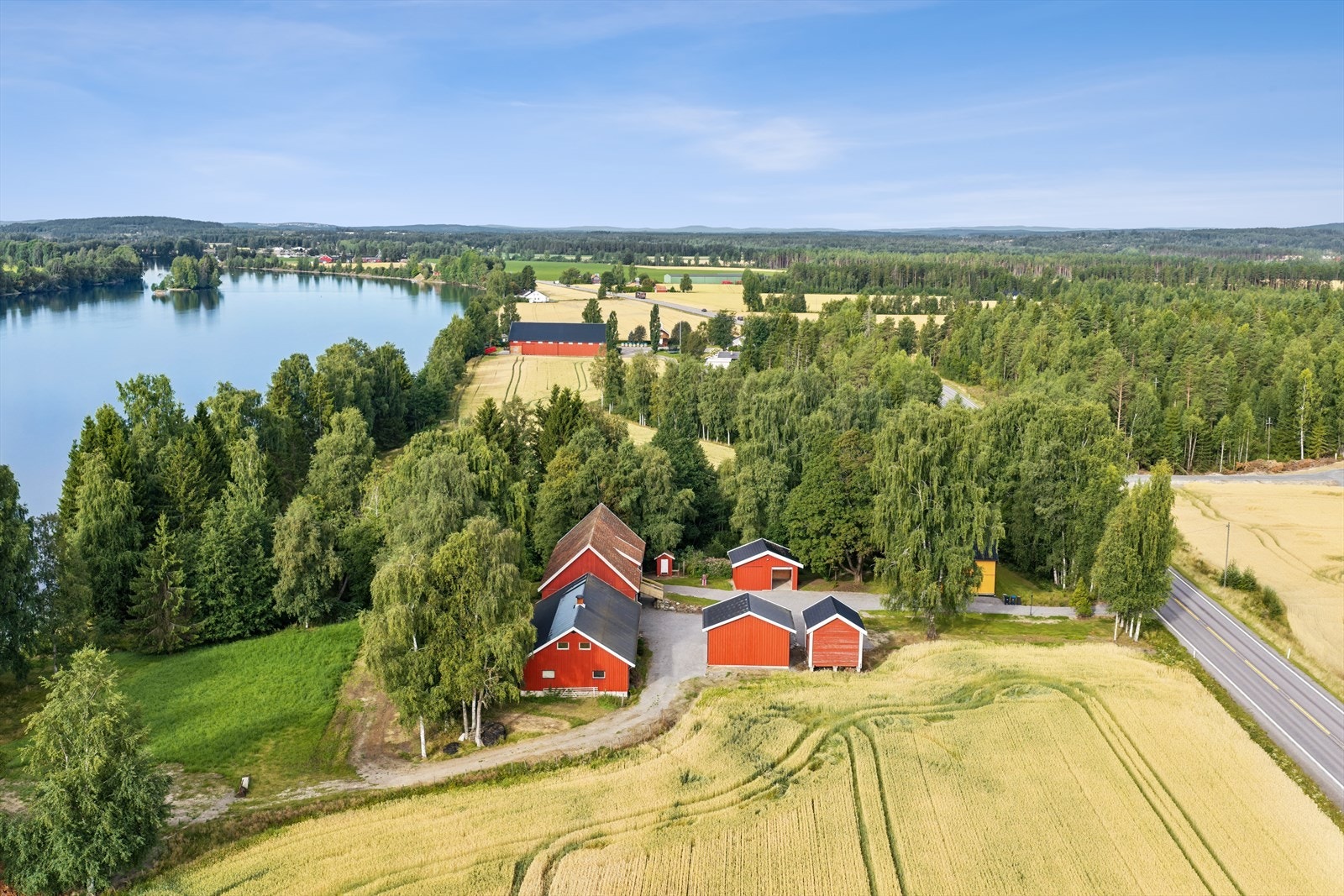 Småbruket har en fin beliggenhet med nærhet til Glomma. Galleribilde