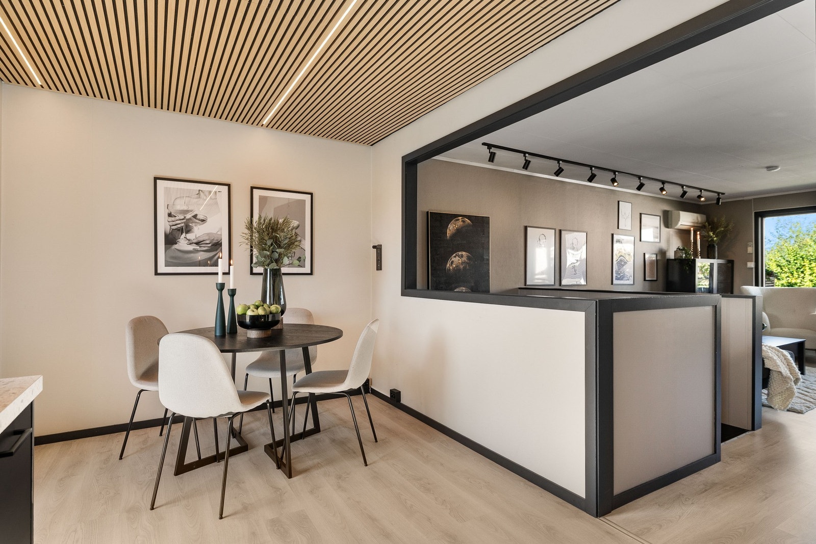 Legg merke til den fine detaljen med integrert LED-belysning. Galleribilde