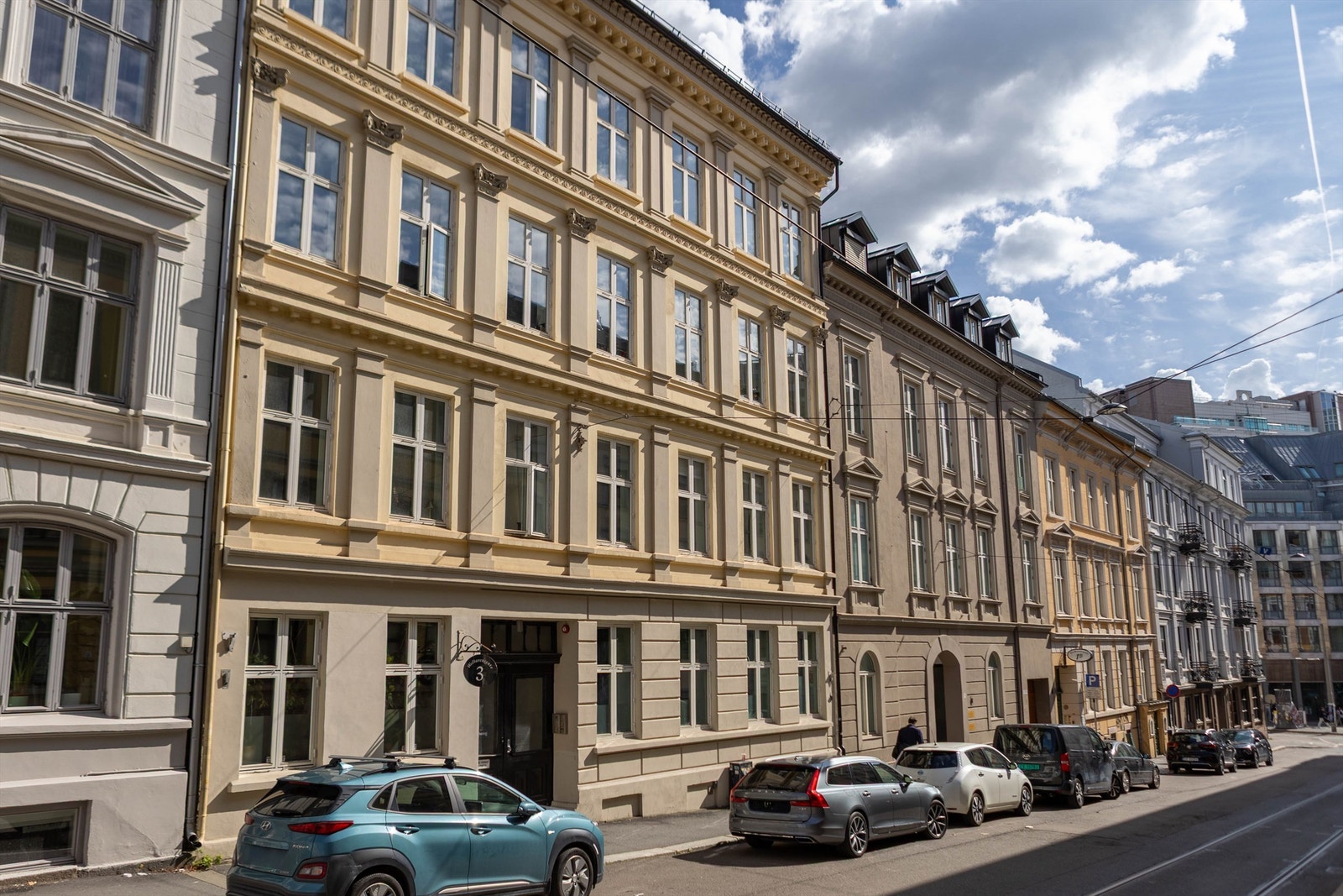 Velholdt bygård fra 1892 med en sentral og attraktiv beliggenhet på Homansbyen. Galleribilde