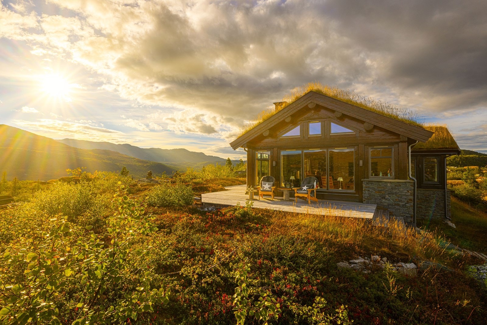 Spektakulær og eksklusiv fritidsbolig | Fantastisk panoramautsikt | Solrikt og usjenert | Peis | Parkering | Bergvarme Galleribilde
