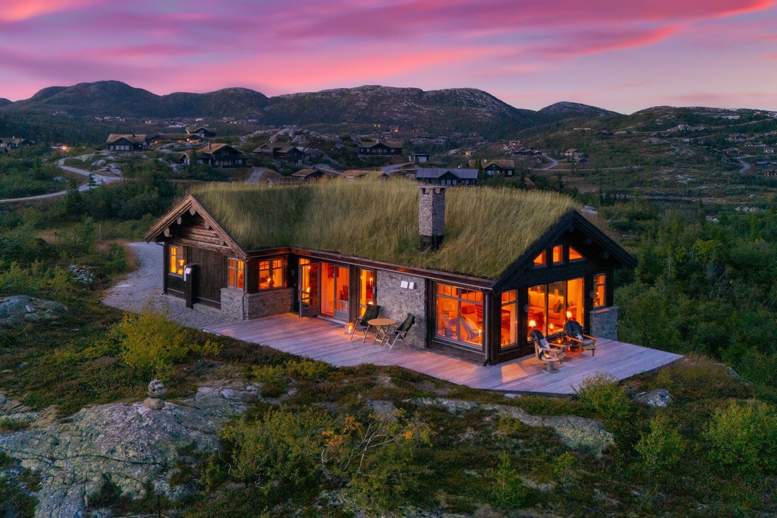 Velkommen til Holmetjernvegen 45, presentert av Espen Johnsen ved Nordvik Majorstuen. Foto: Best Foto - Henrik. Galleribilde