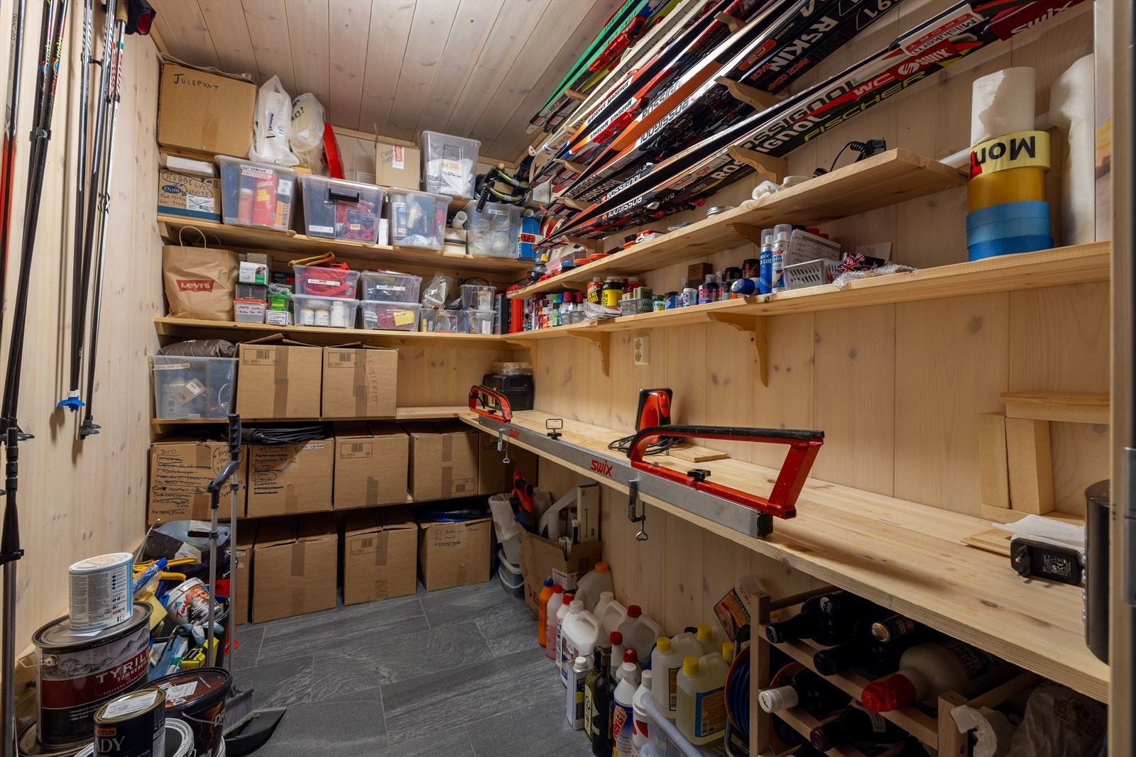 Svært praktisk og organisert innvendig bod/skibod. Galleribilde