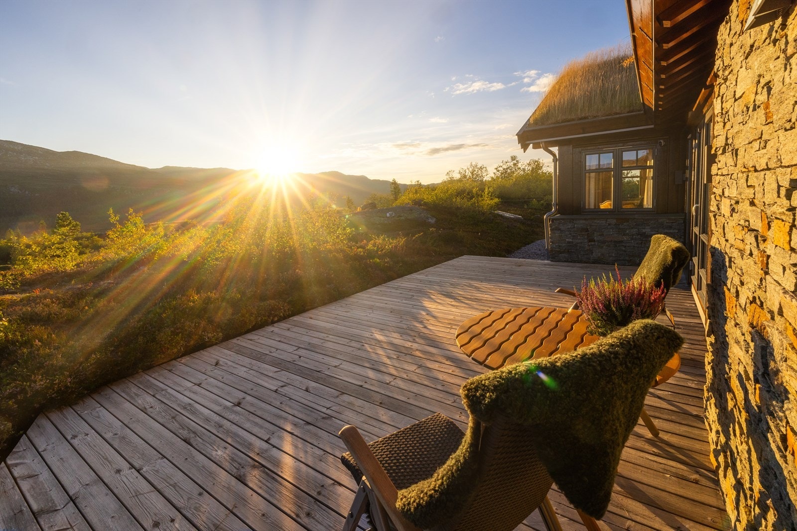 På denne hytten har du sol fra tidlig morgen til sen kveld. Galleribilde
