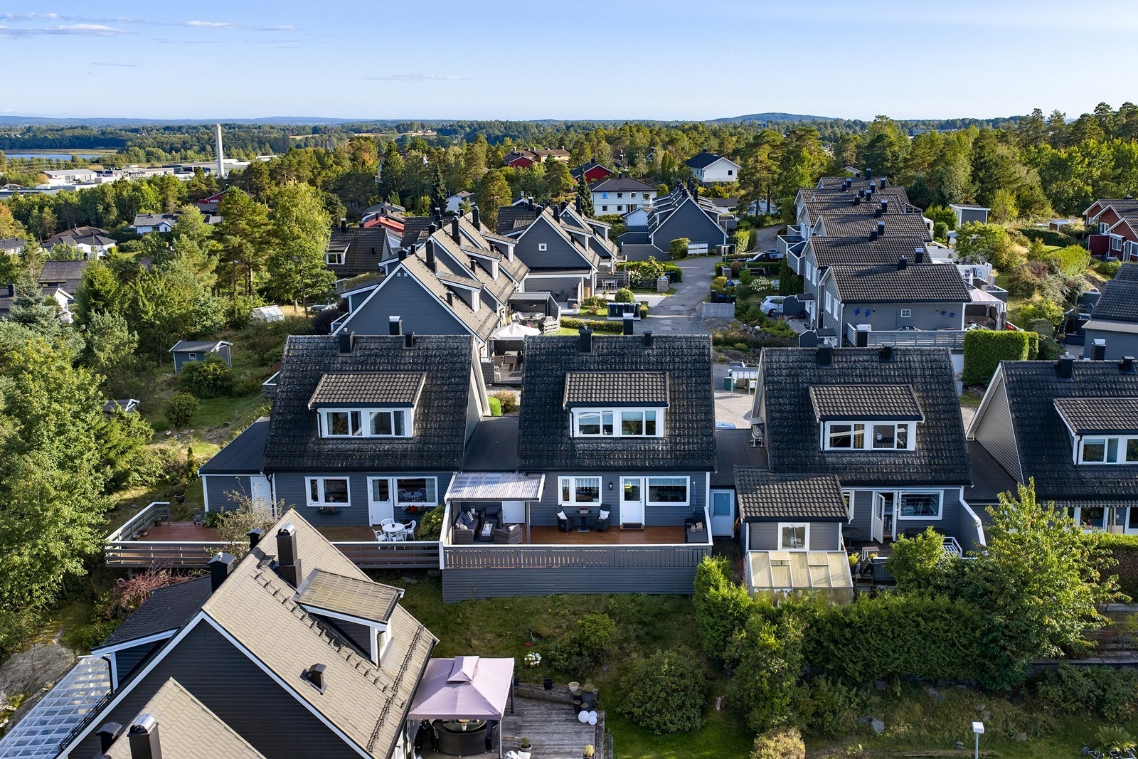 Her får du en ettertraktet kombinasjon av lett tilgjengelige fasiliteter og servicetilbud, og flotte, varierte turområder, badeplasser og parker. Galleribilde