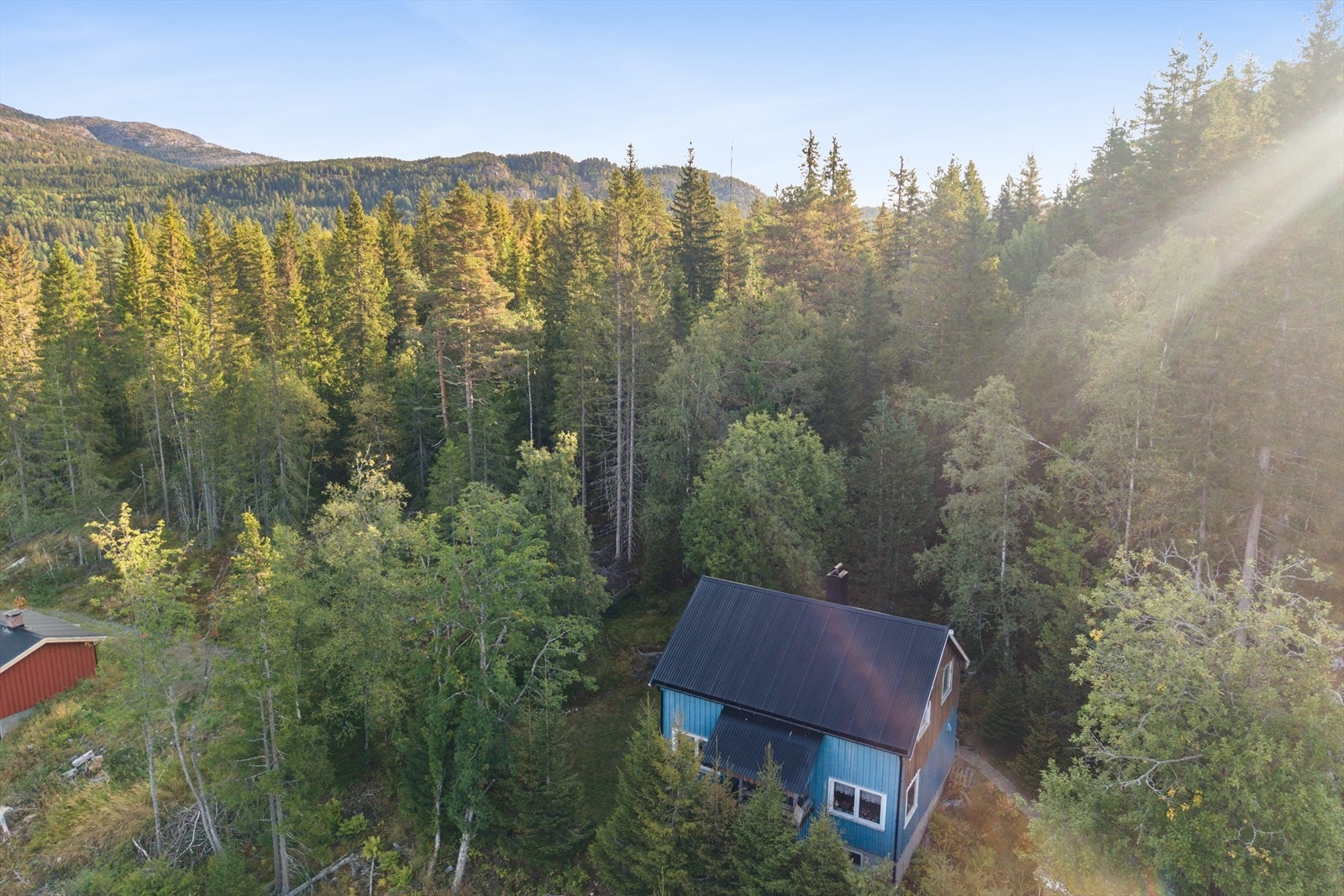 I 2025 ble det lagt ny taktekking på huset - Det er også påbegynt utvendig maling (ukjent når), men noe gjenstår Galleribilde