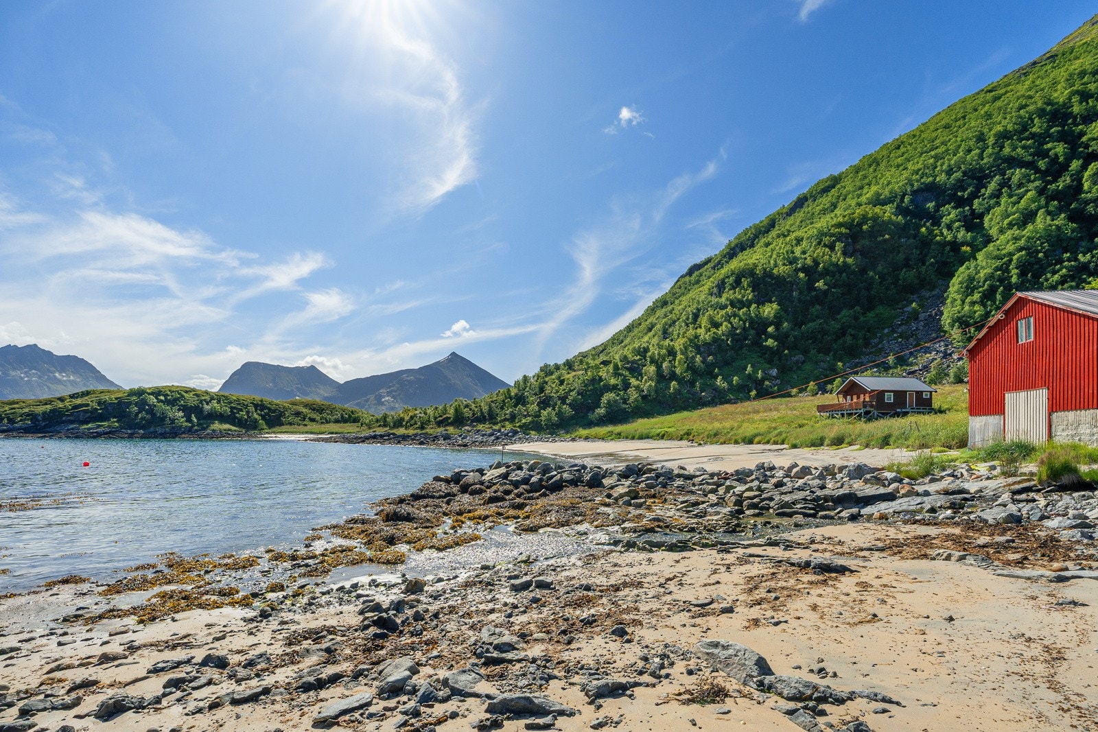 Området ved strand og naust