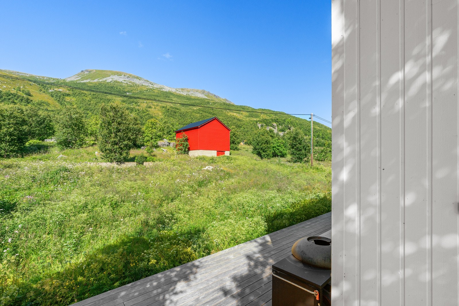 Bilder av låven fra huset
