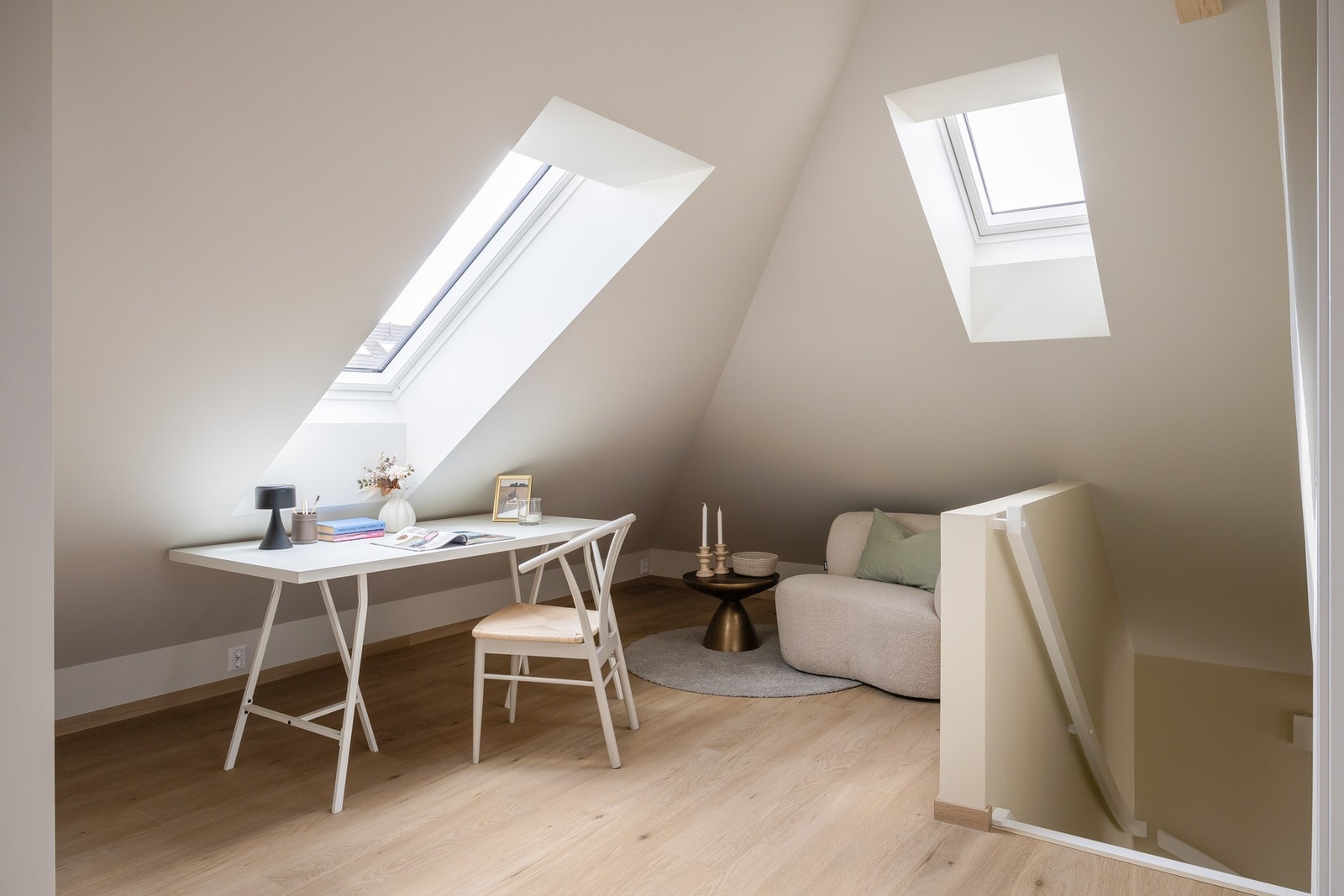 I øverste etasje kommer man opp i et rom på 10,7m² (gulvflate ca. 15m²). Praktisk rom med flere bruksmuligheter. Galleribilde