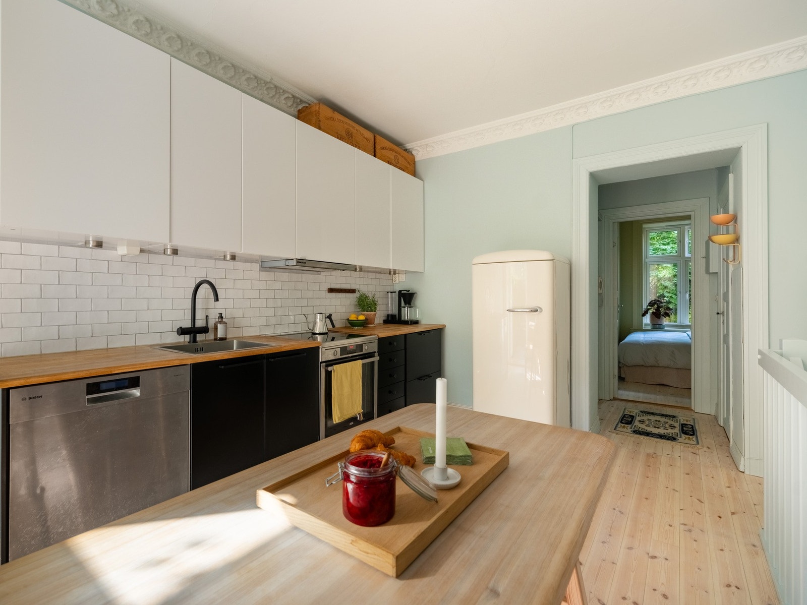 Legg også merke til nydelig rosett og stukkatur her inne. Galleribilde