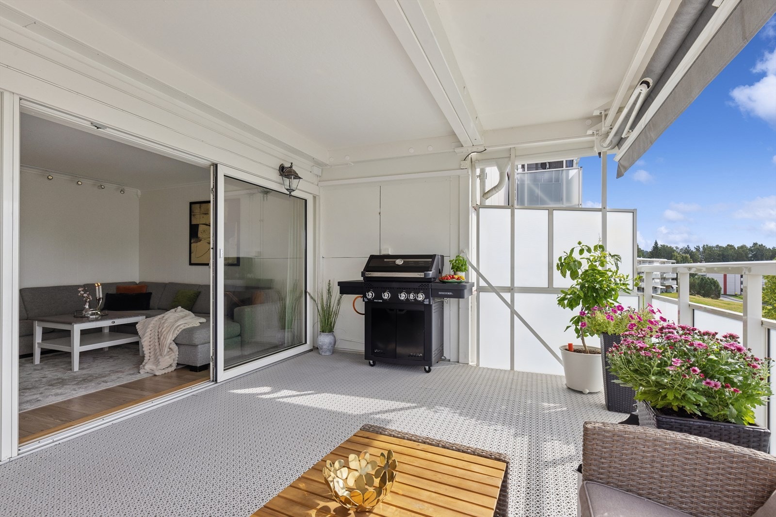 Her har du mulighet til å etablere utekjøkken med god plass til grill etc. Galleribilde