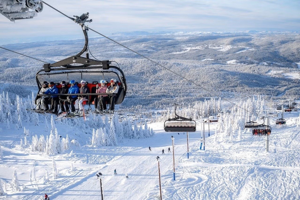 Alpinsenterets 8-seters ekspressheis med komfortseter Galleribilde