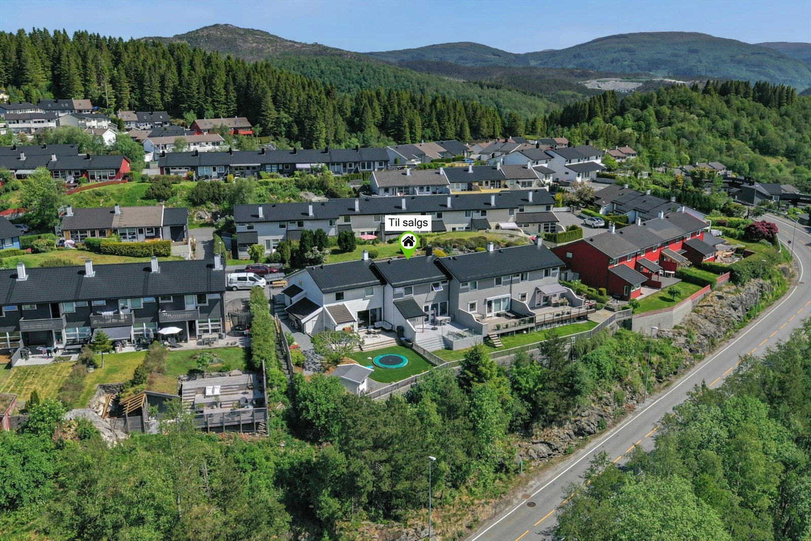 Kort gangavstand til busstopp med hyppige avganger, blant annet til Åsane terminal. Galleribilde