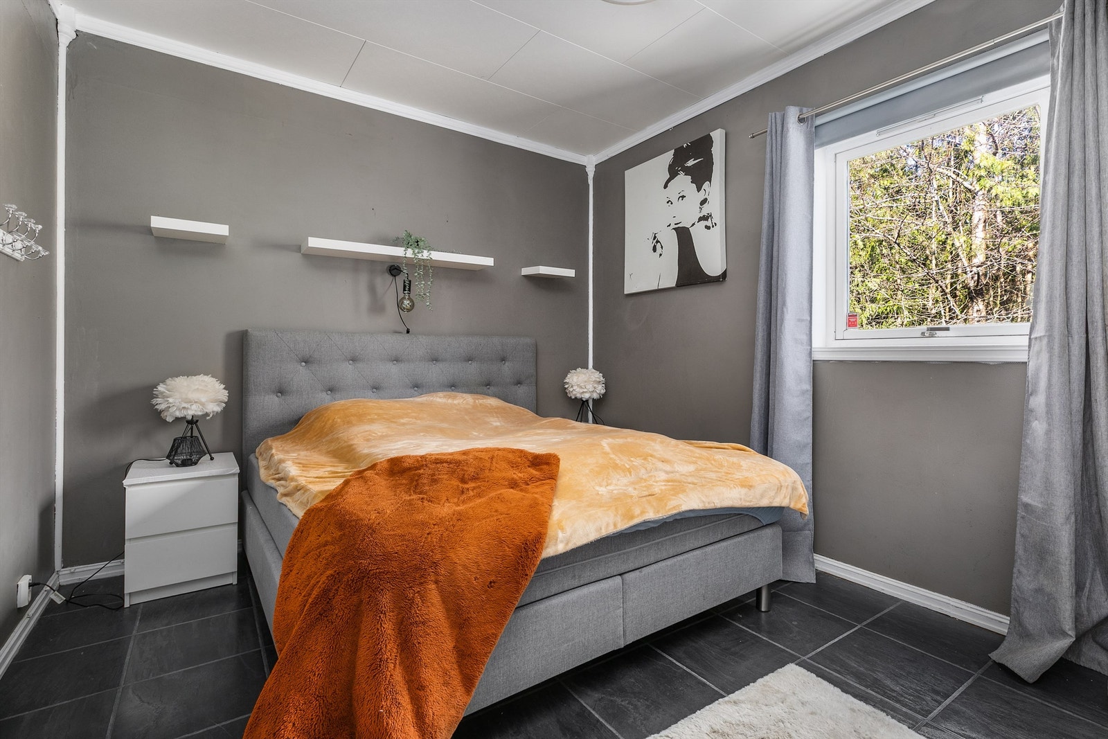 Blant boligen hele seks soverom inngår ett i første etasje. De øvrige er samlet på én flate i andre. Galleribilde