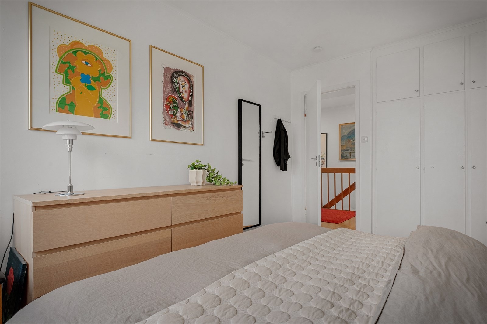 Soverommet har god plass til kommode og annen møblering. Galleribilde