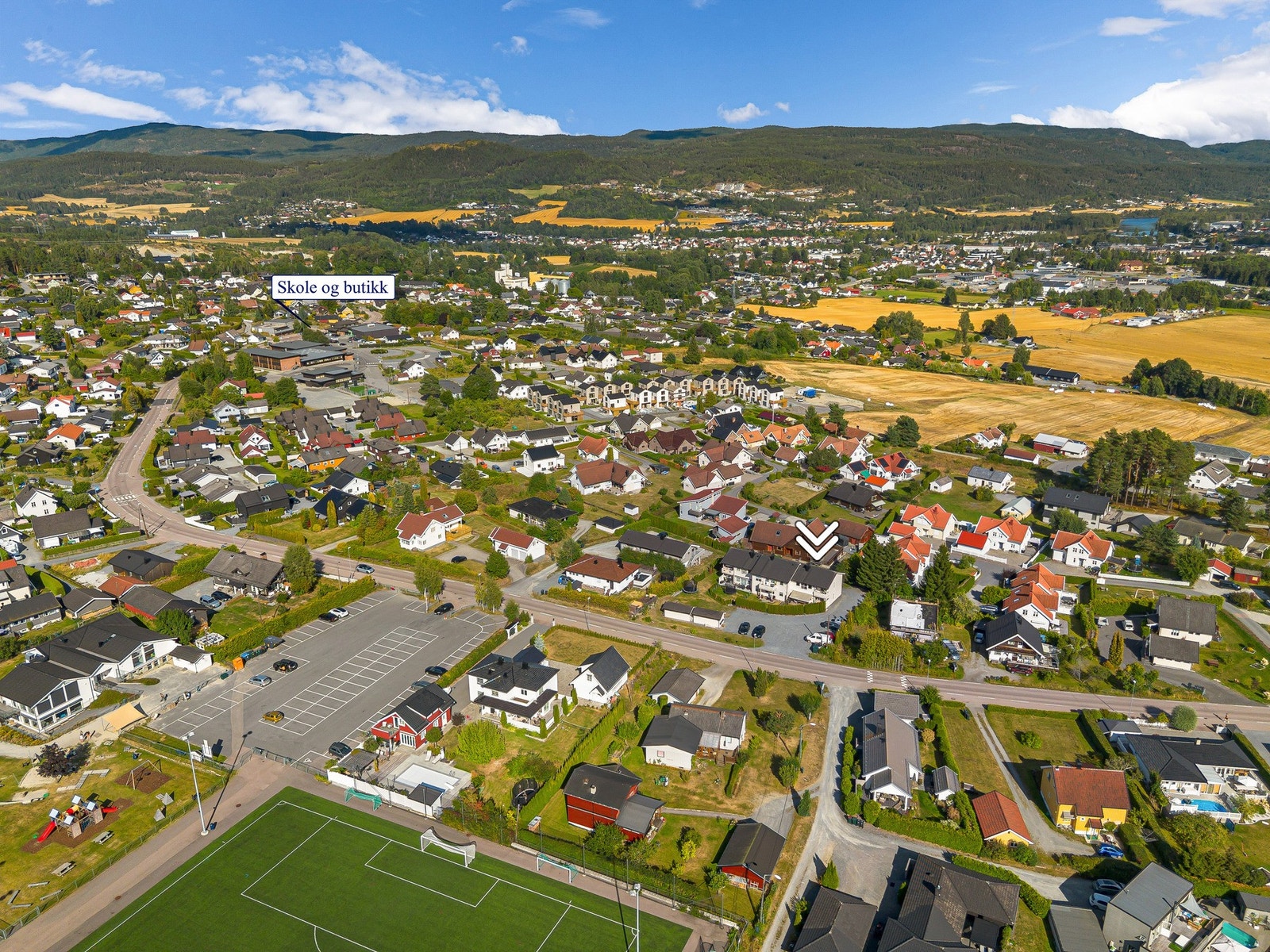 På Røren får man korte avstander i hverdagen, med skole, barnehage, dagligvare, idrett og flotte turmuligheter i nærområdet. Galleribilde