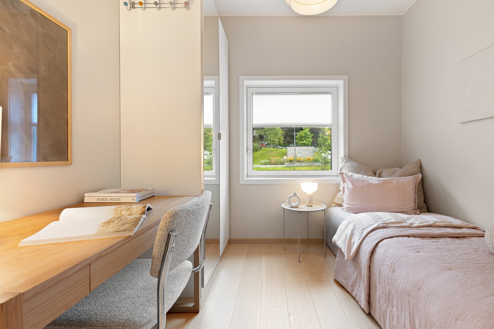 Lyst og trivelig soverom 2. Galleribilde