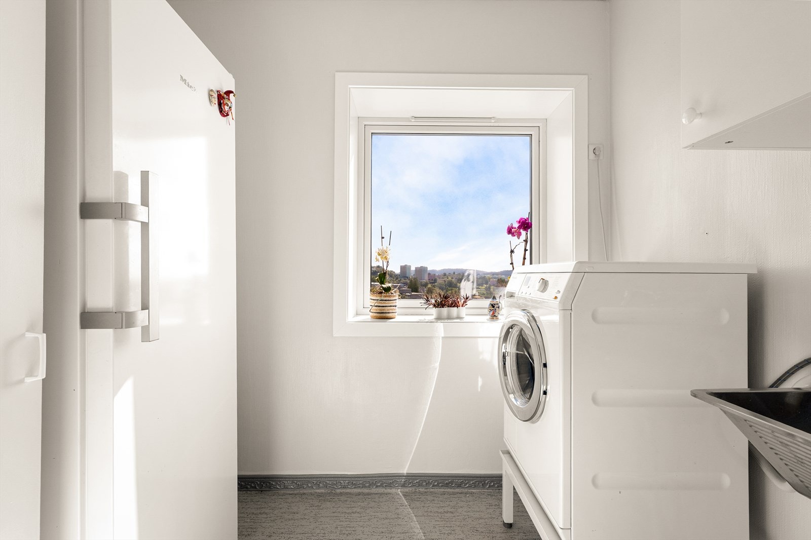 Som endeleilighet har man ekstra vindu lang gavlveggen Galleribilde