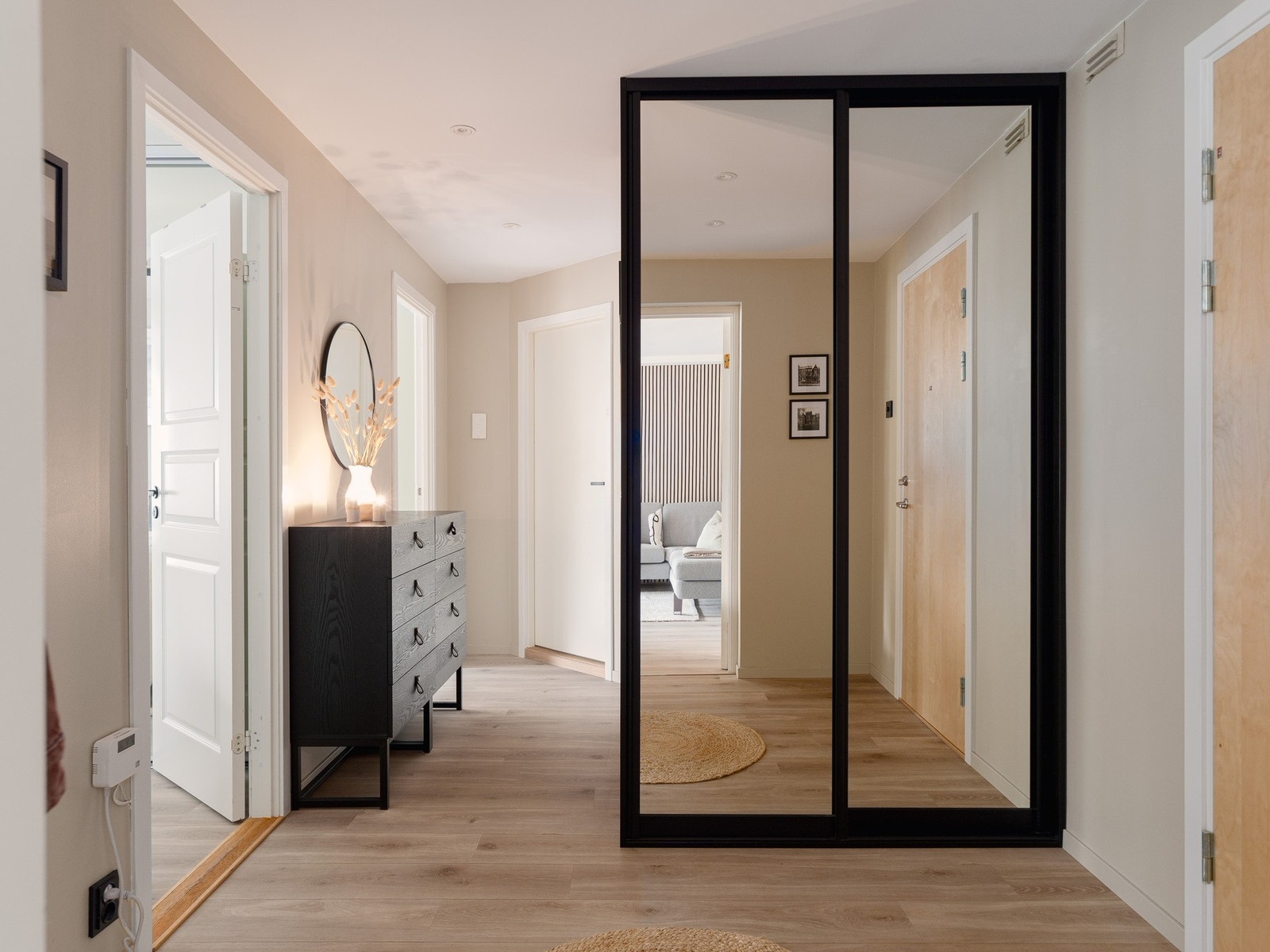 Gangen leder videre til soverommene og badet. Galleribilde